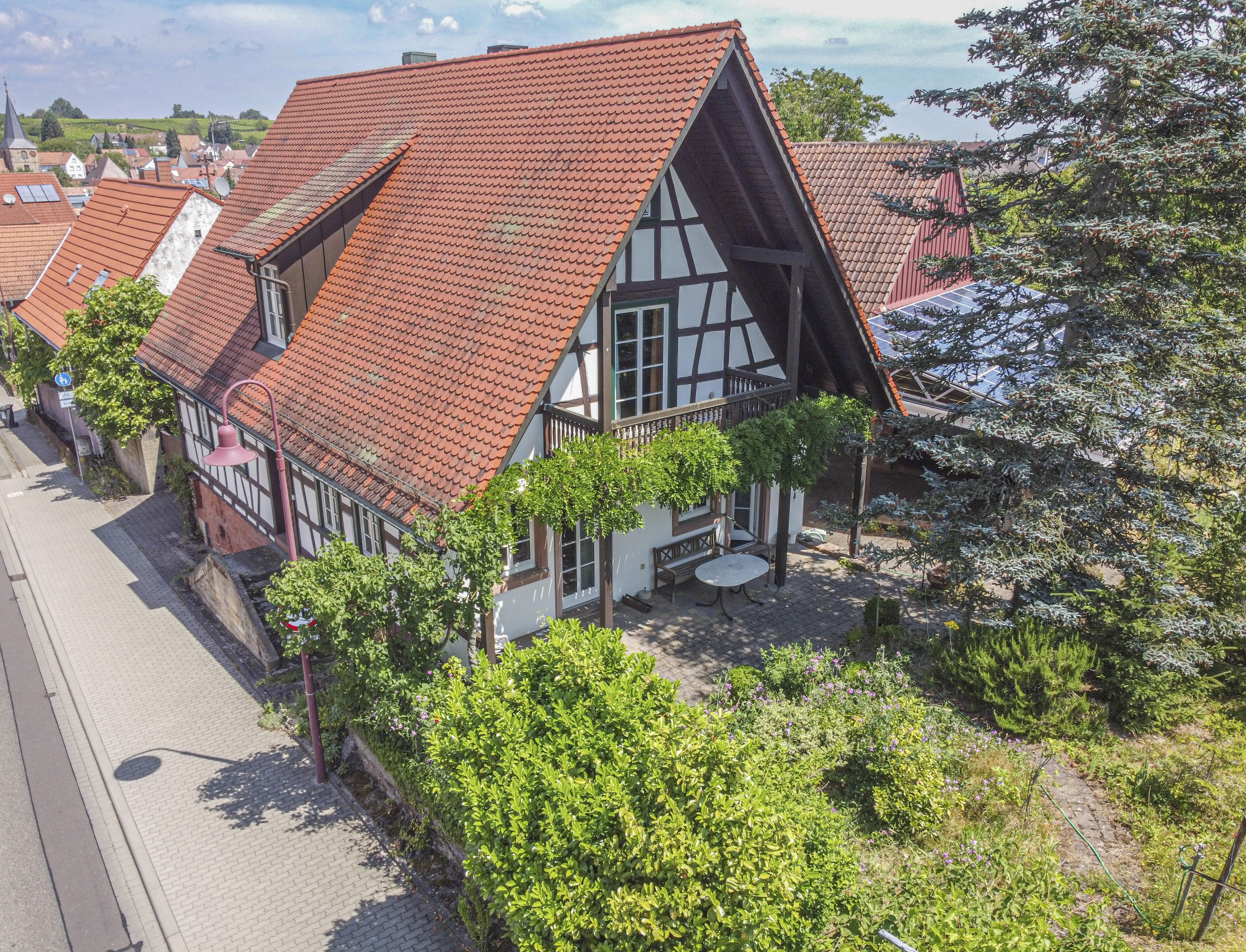 Wertiges Fachwerk-Herrenhaus mit großer Scheune & Garten mit viel Charme