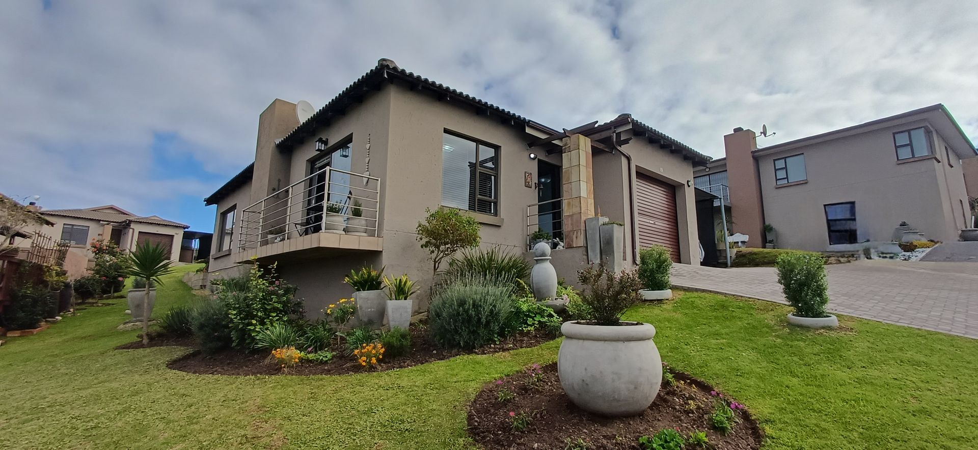 Three Bedroom Townhouse for Sale in Seemeeu Park