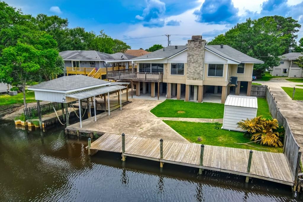 4BR Waterfront Home with Dock, Hoist & Workshop!