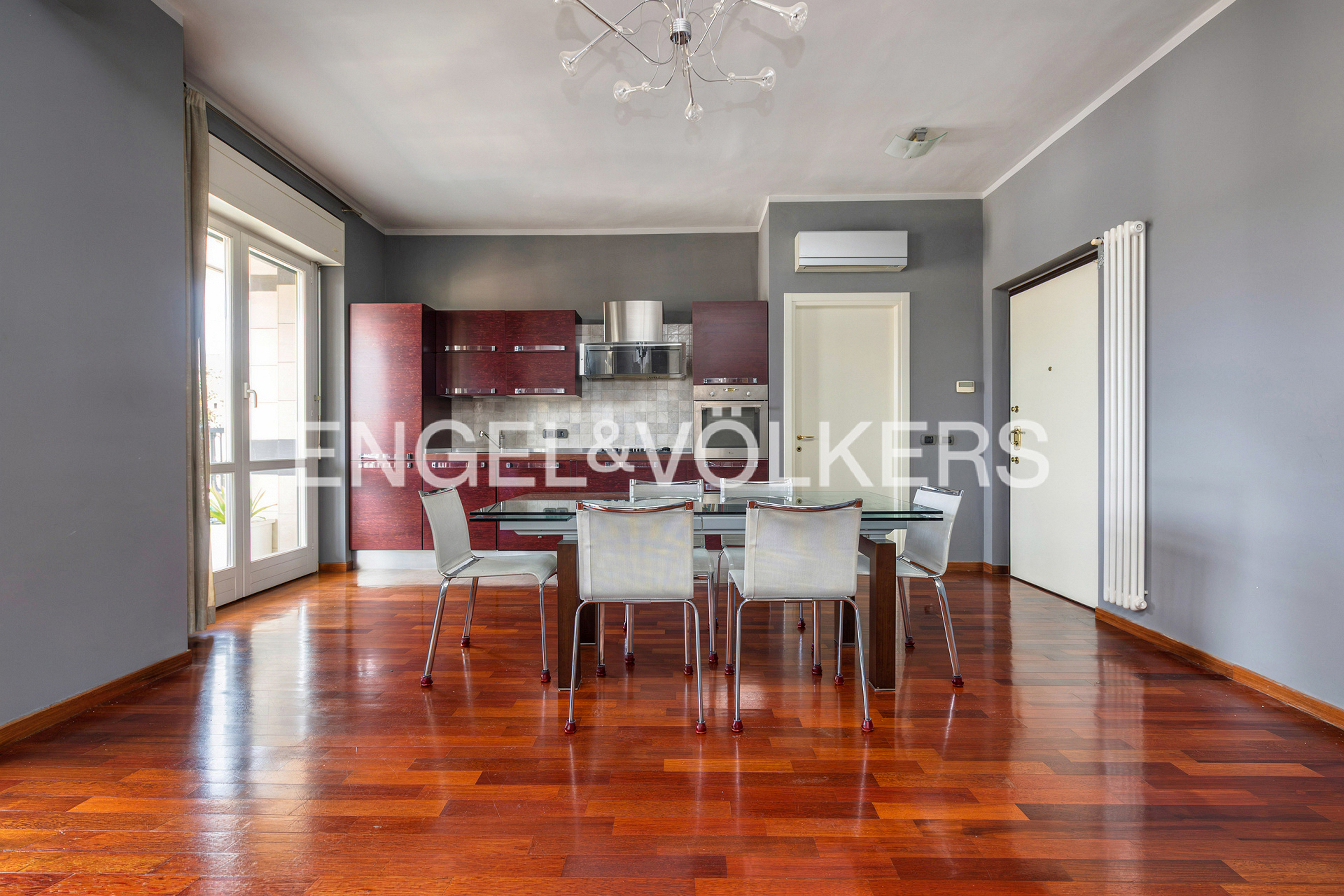 Bright, spacious one-bedroom apartment with terrace in the Forlanini area