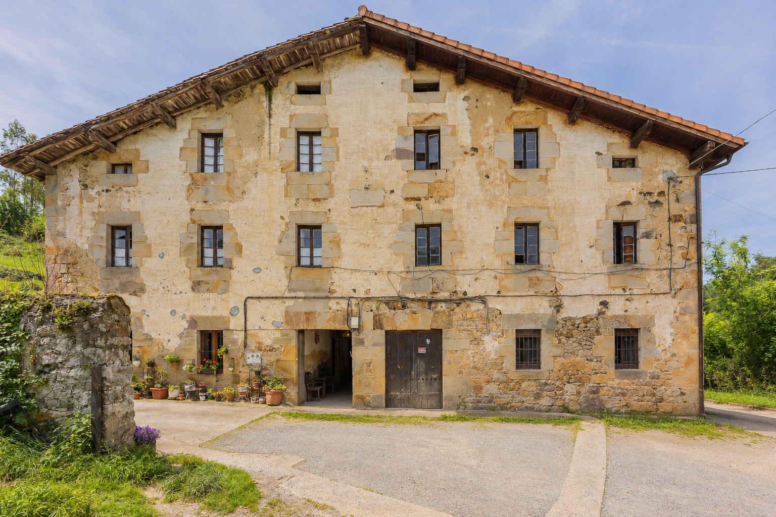 Singular vivienda en caserío bifamiliar en Elorrio