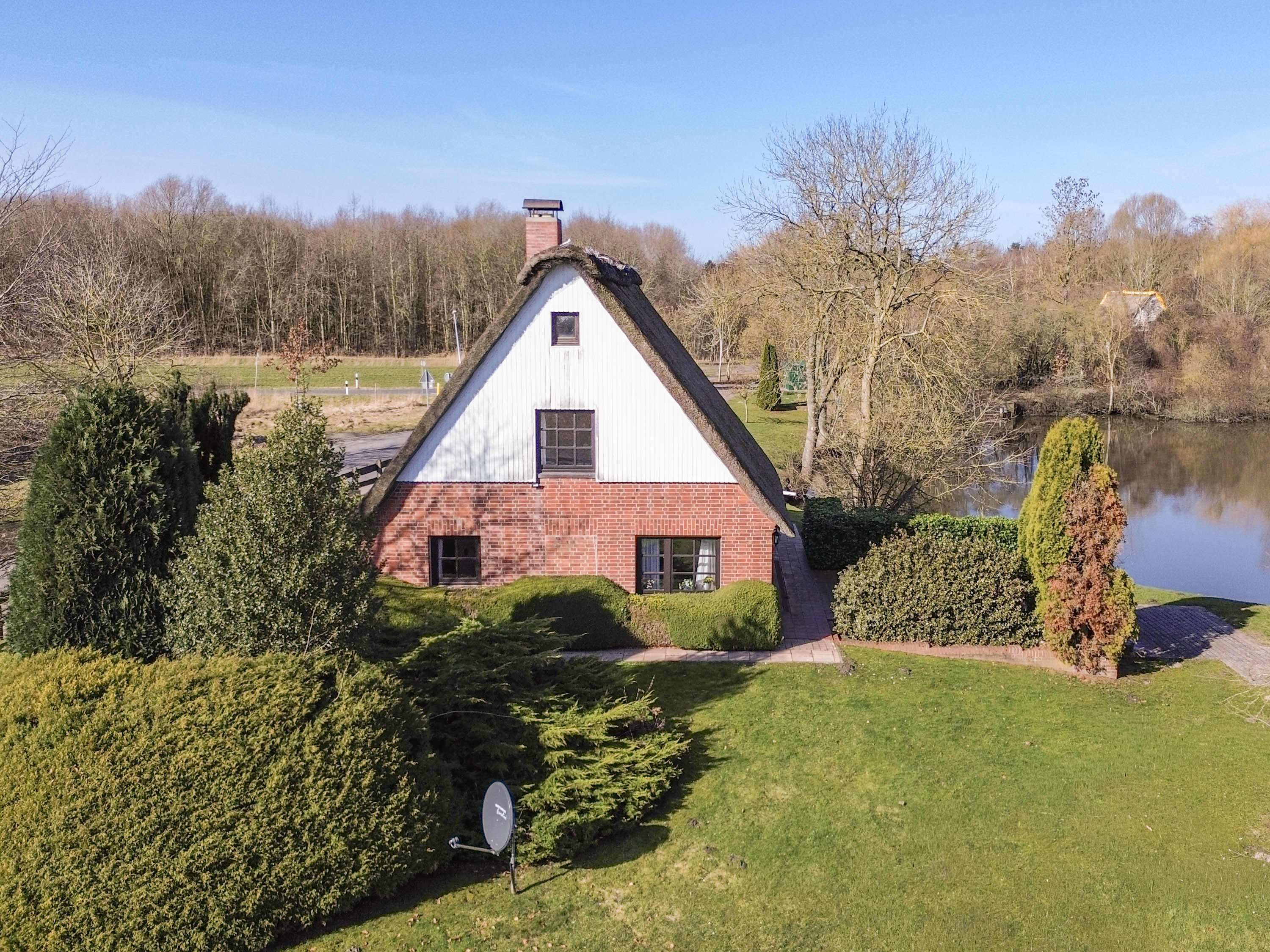 Idyllisches Reetdachhaus mit großzügigem Grundstück!