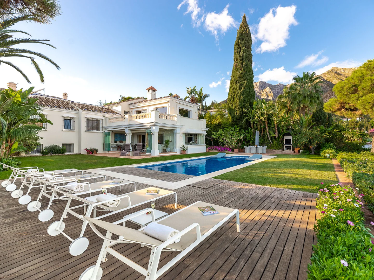 Villa with sea views in Cascada de Camoján. Prices from €6,000per week