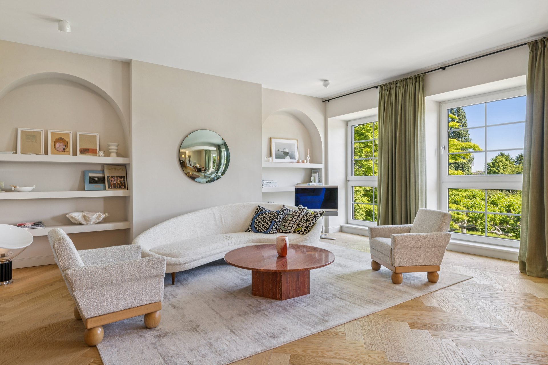 Living on the prime Rhine waterfront – stylish elegance with views