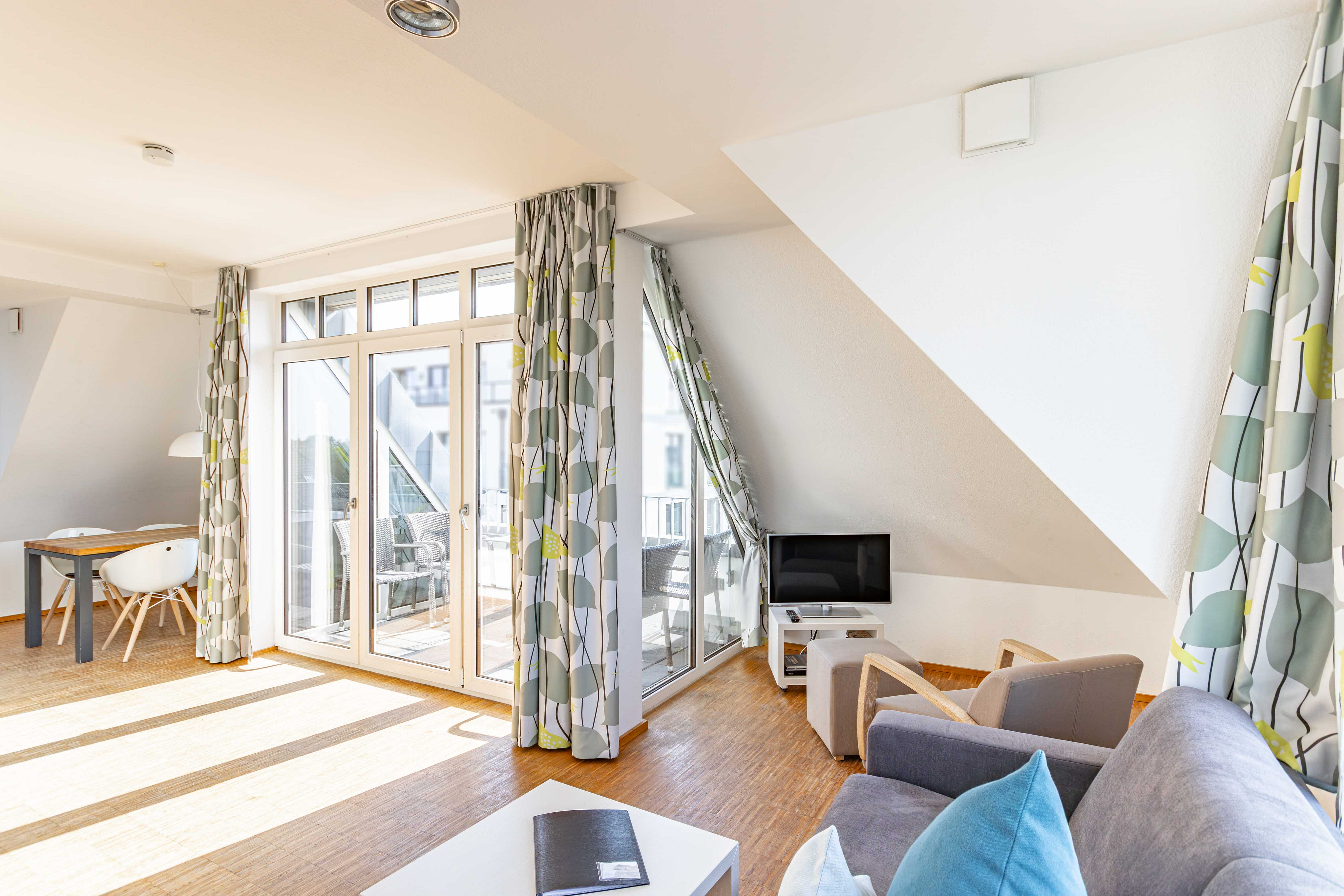 Exklusives Insel-Apartment auf Wangerooge: Top-Zustand mit Lift & Ostbalkon und spektakulärem Blick auf Strand, Meer & Wahrzeichen