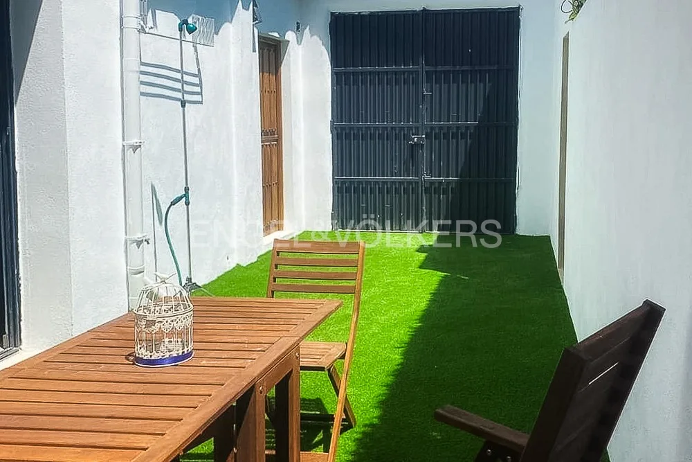 Lovely house with garden in Alfafar, licensed by VT