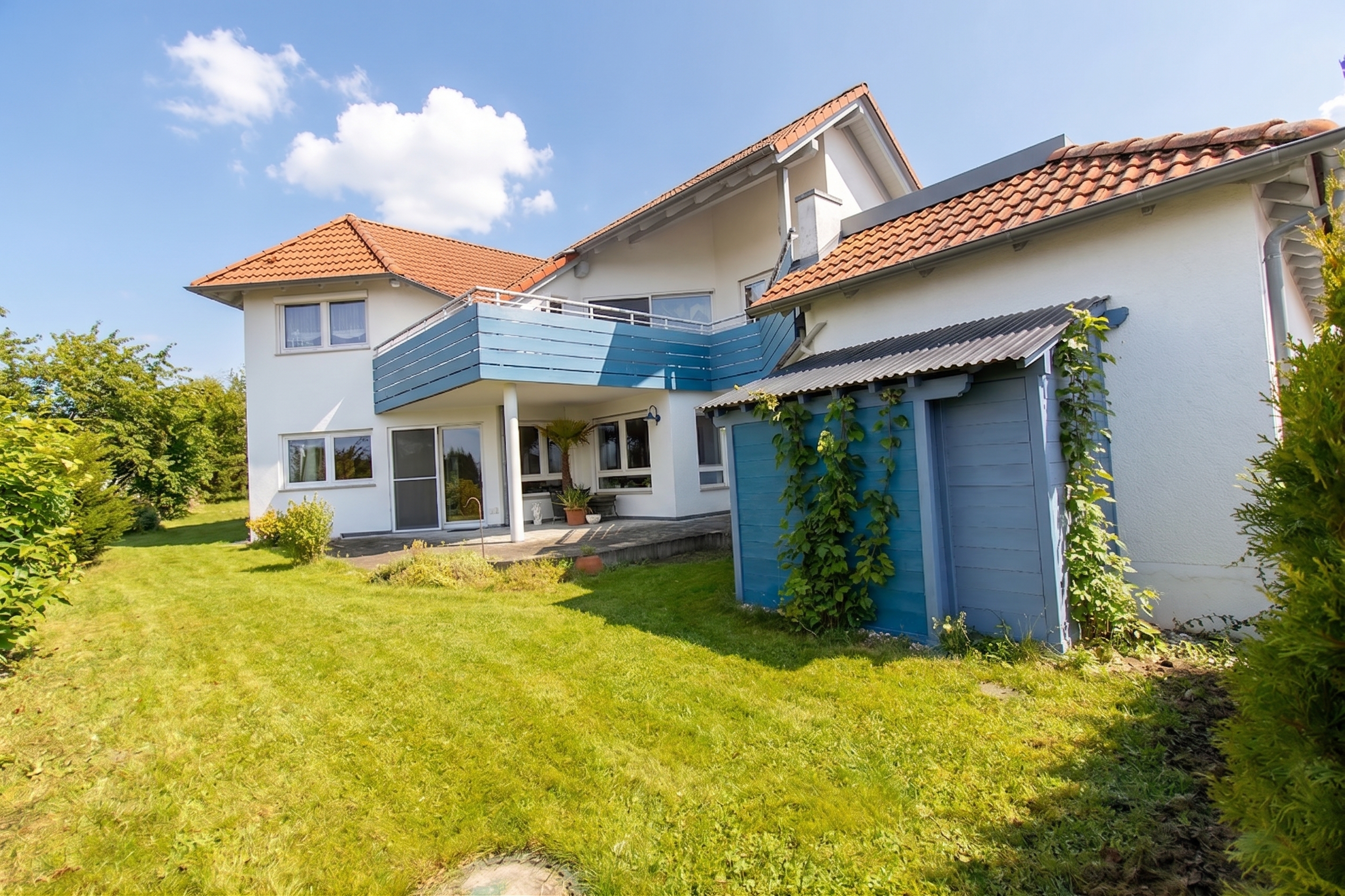 Zweifamilienhaus in Randlage mit toller Aussicht