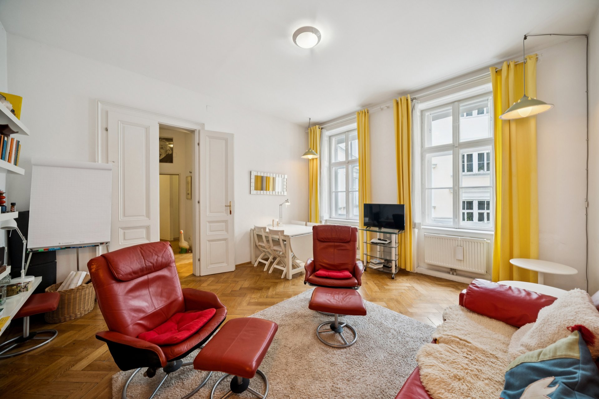 Period gem in a prime location – quiet, classic & right near City Hall