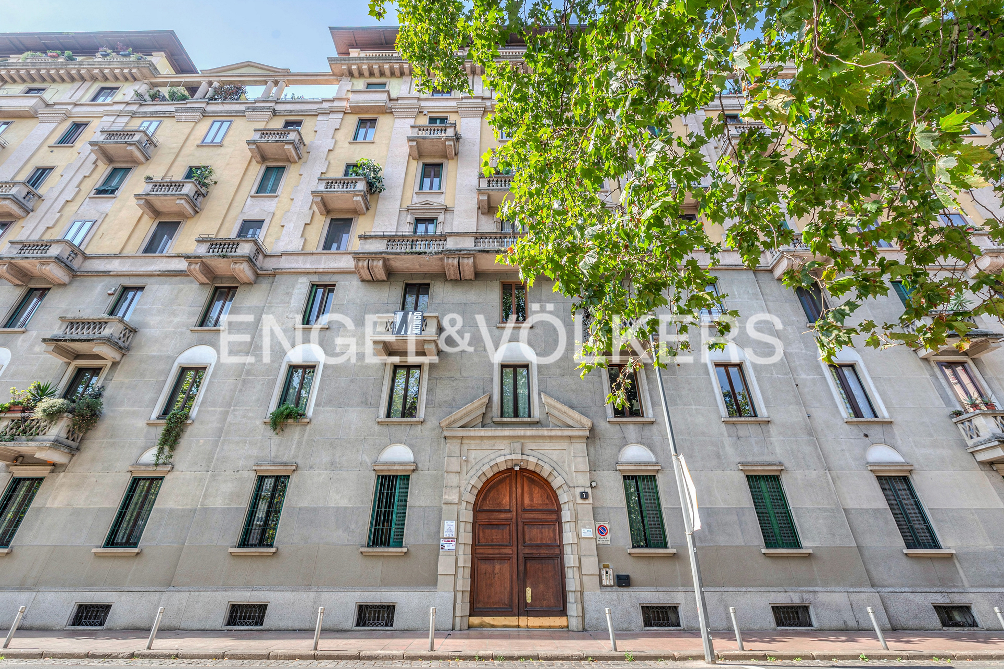 Three-room apartment on the 5th floor overlooking greenery – Porta Vittoria