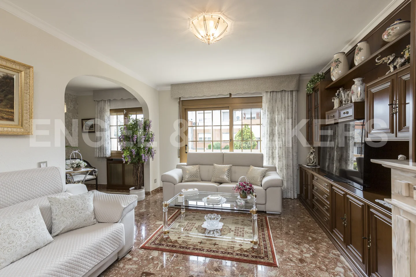Unique Opportunity! Beautiful Townhouse in the Center of Palau