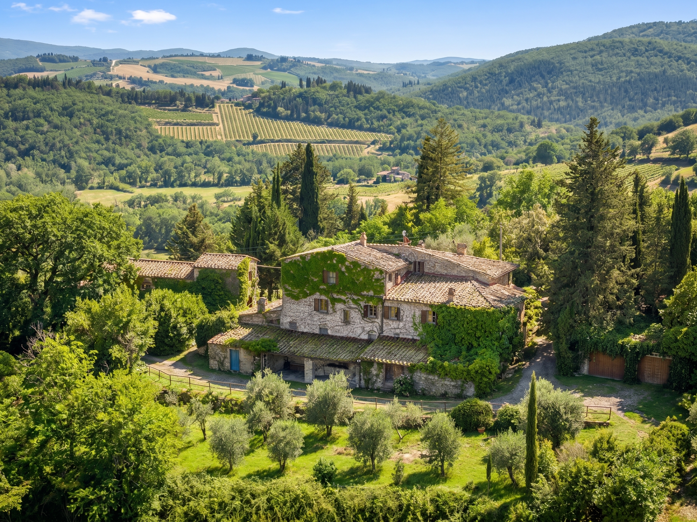 Elegantes Bauernhaus mit Pool und Tennisplatz im Chianti Classico