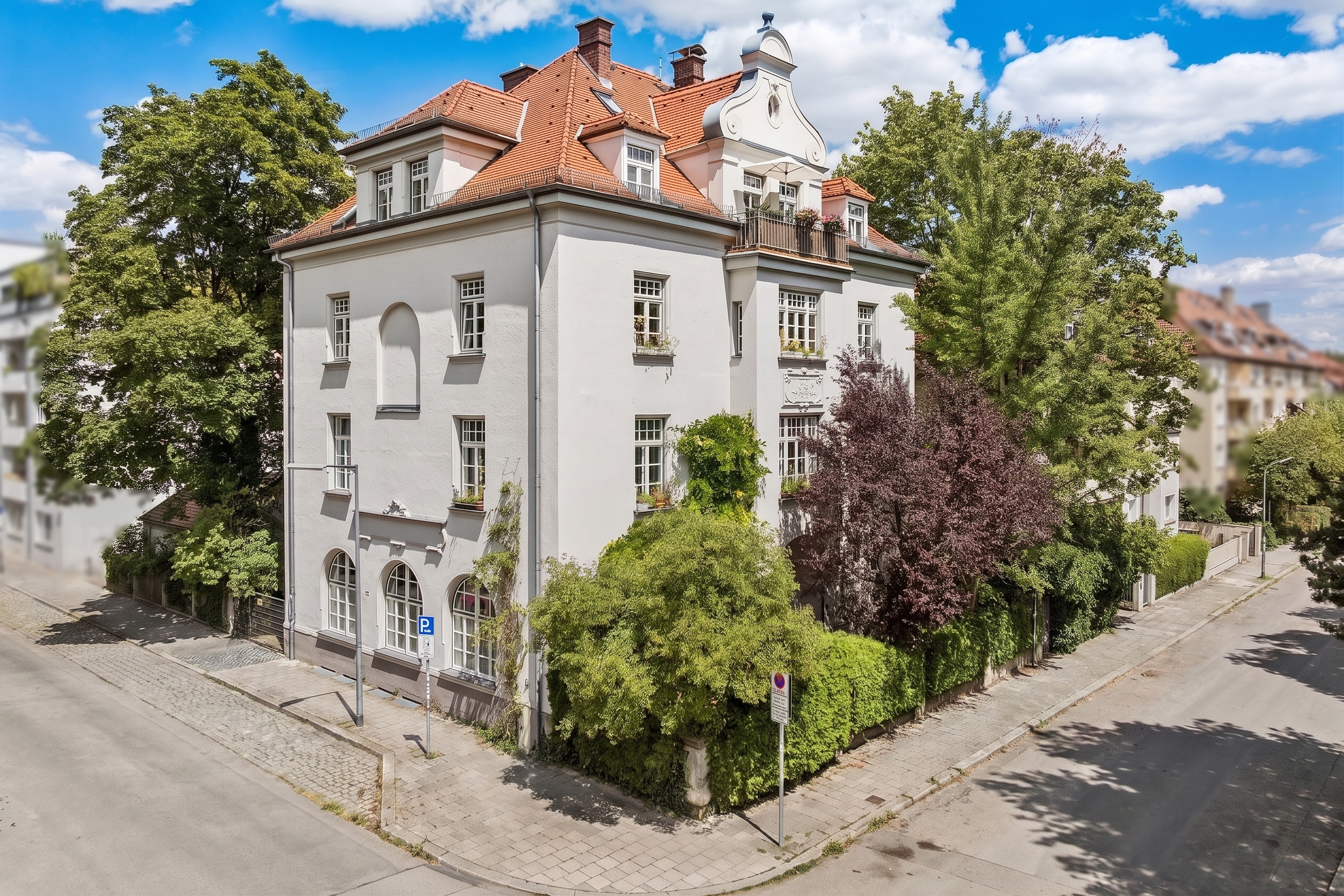 Architectural gem by Heilmann and Littmann – prestigious 5-room apartment in a prime location [AI-modified]