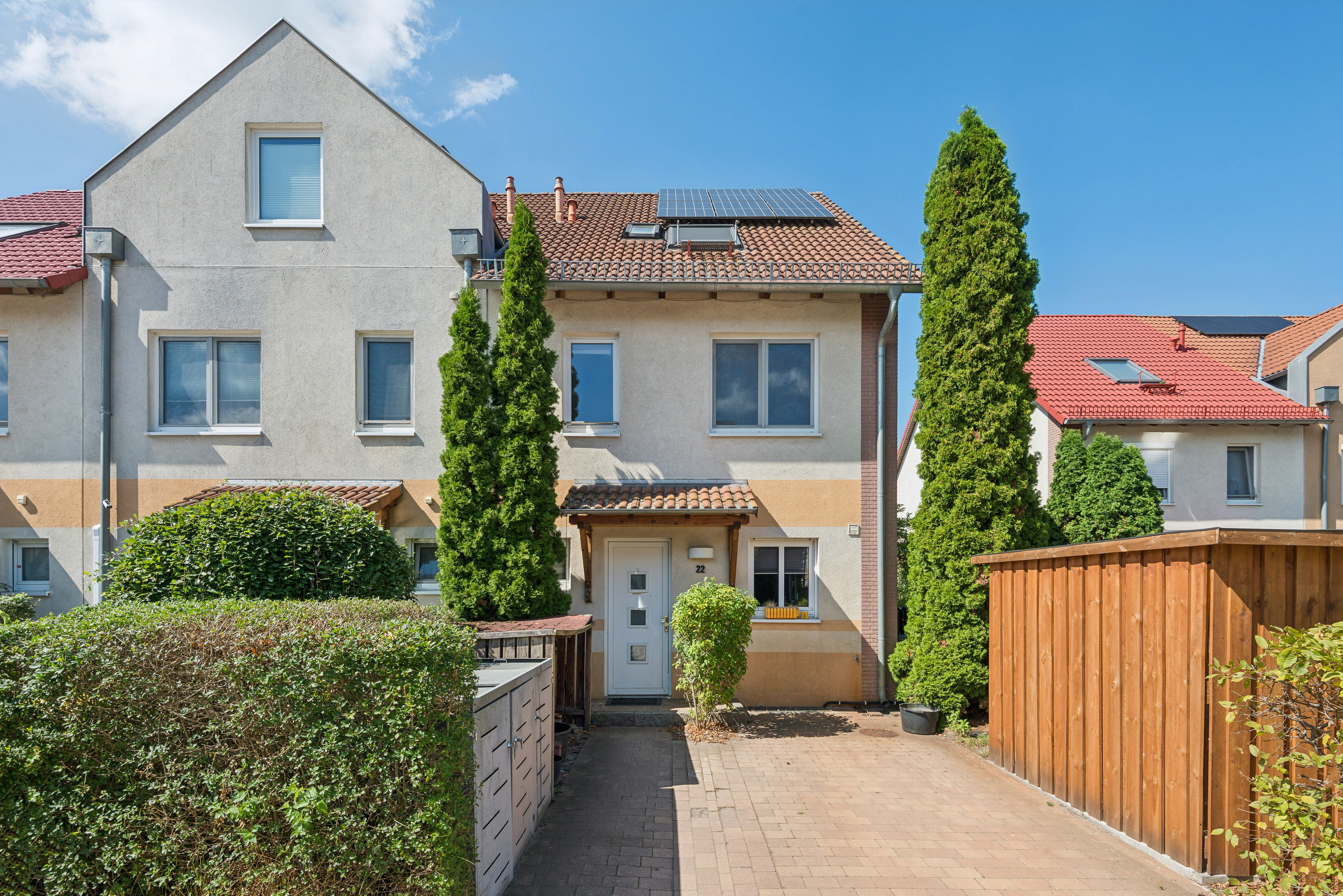 Viel Platz für die Familie – Reihenendhaus mit über 200 m² Gesamtfläche und Garten