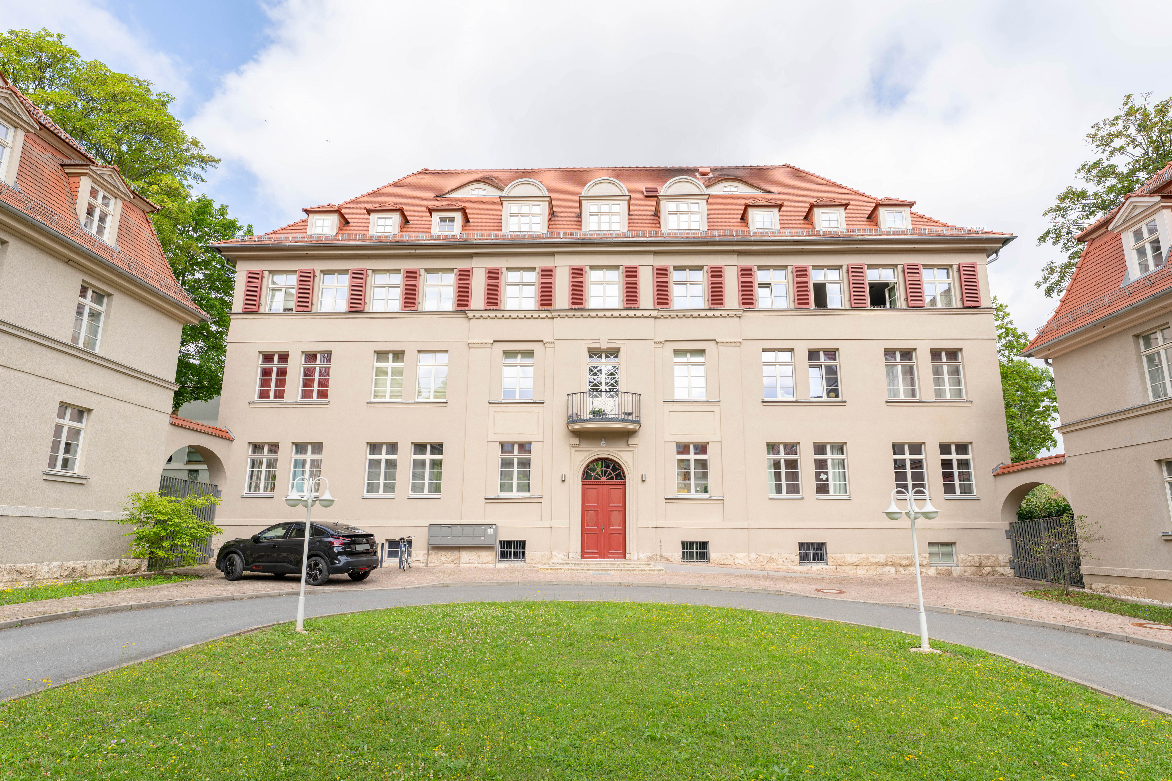 Historischer Charme trifft modernen Komfort: Exklusive Altbauwohnung mit Aufzug im Herzen von Weimar