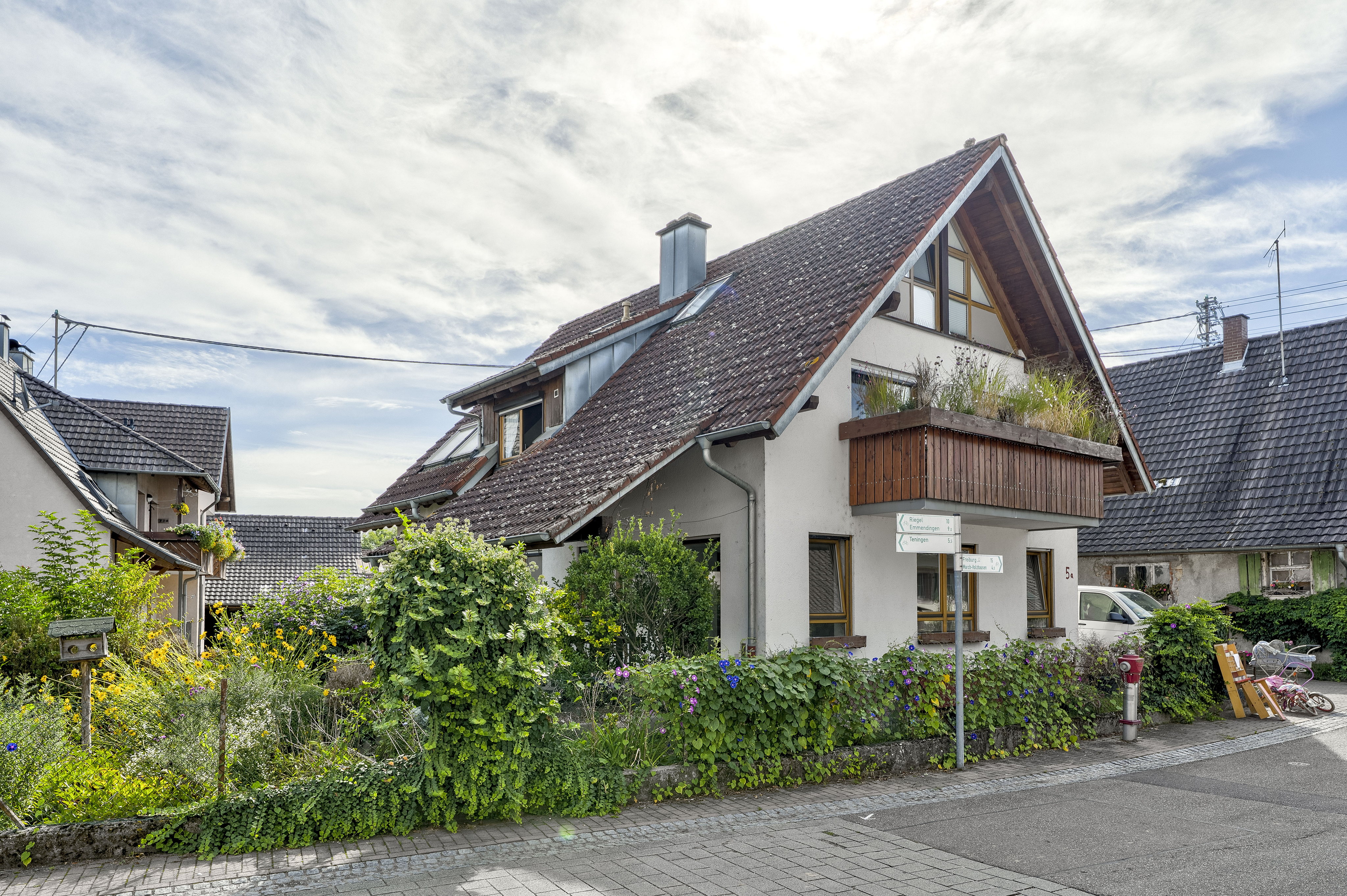 Repräsentatives Zweifamilienhaus mit Gartenidylle und Einliegerwohnung in Teningen-Bottingen