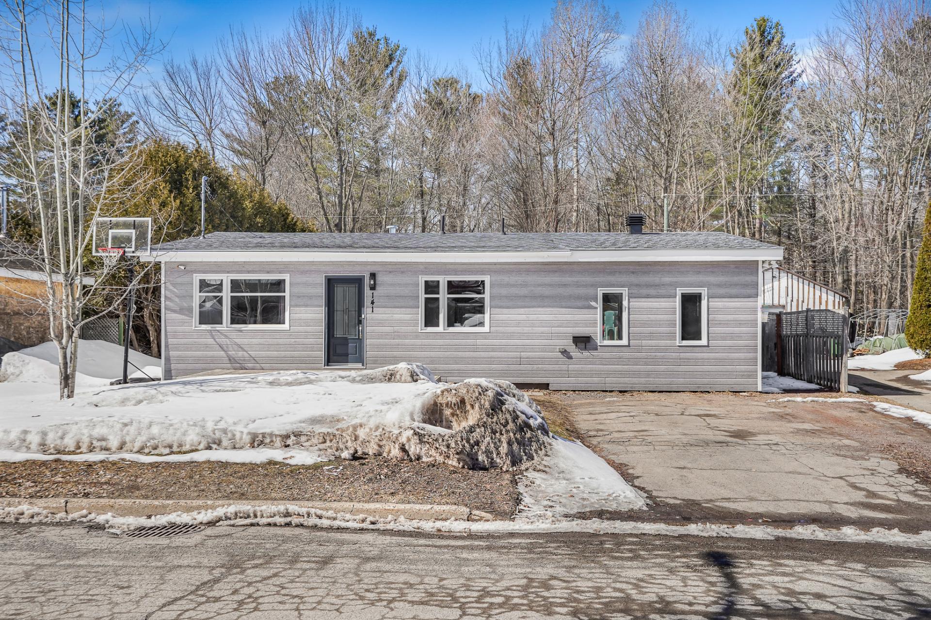 Beautifully renovated home in the heart of Lachute