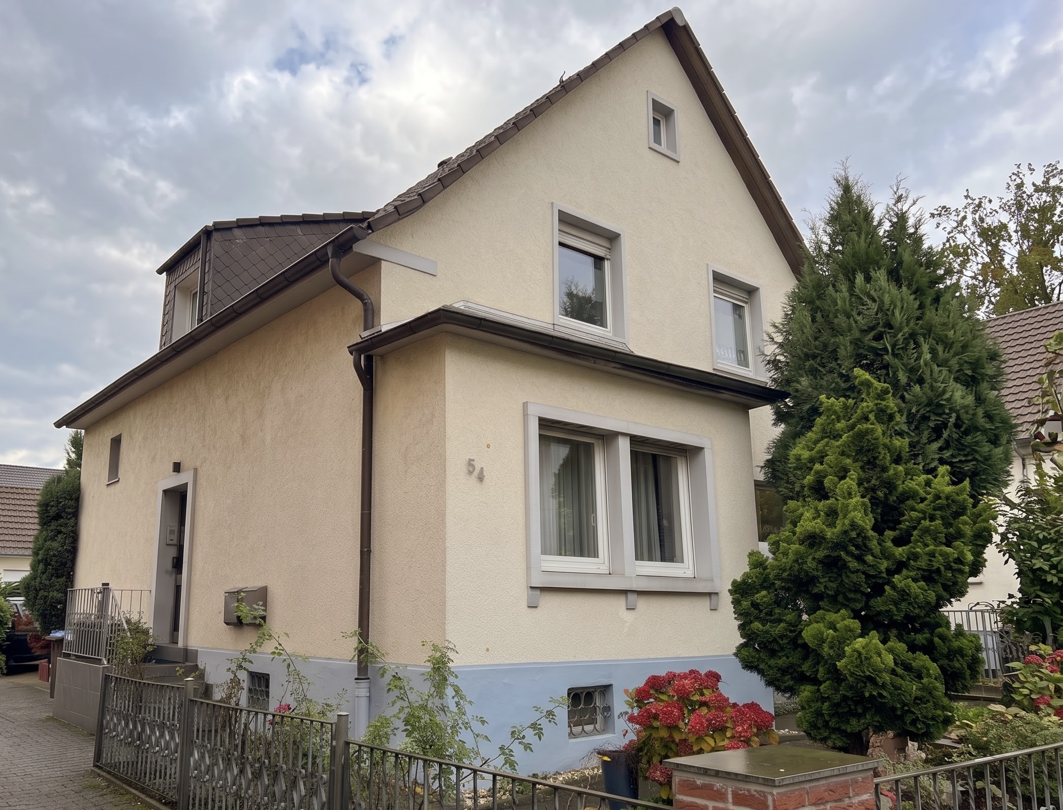 Komfortables Wohnen im Erdgeschoss: Wohneinheit im Zweifamilienhaus in Gelsenkirchen Erle!