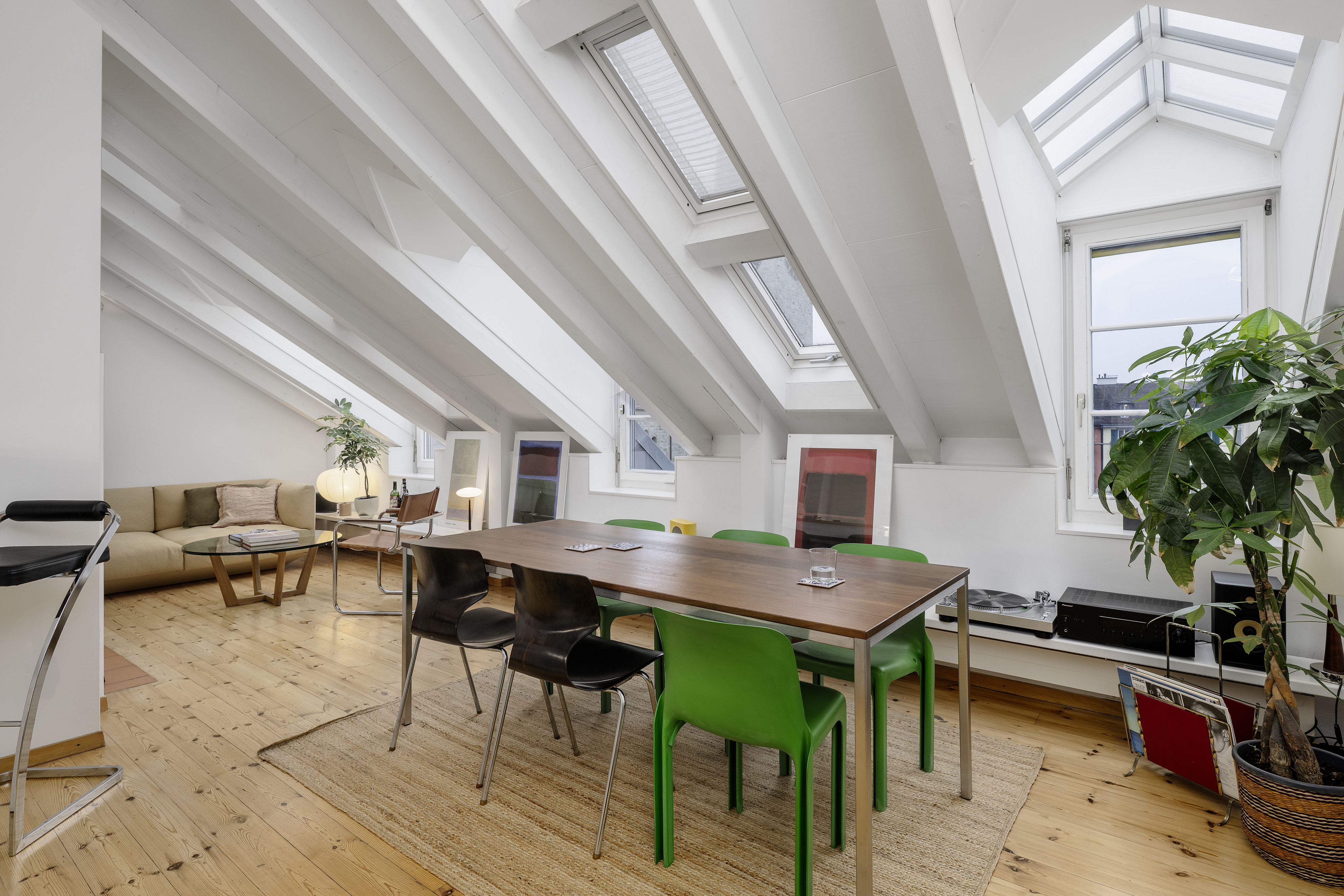 Roof duplex in the English Quarter inc. commercial share