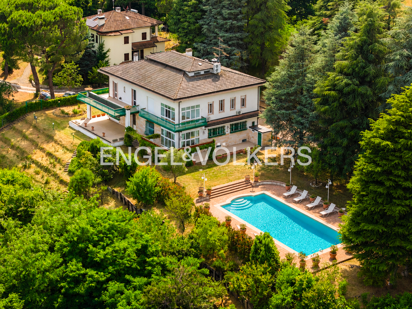 Villa di Rappresentanza con Piscina, Ascensore e Vista Panoramica sui Colli Bolognesi