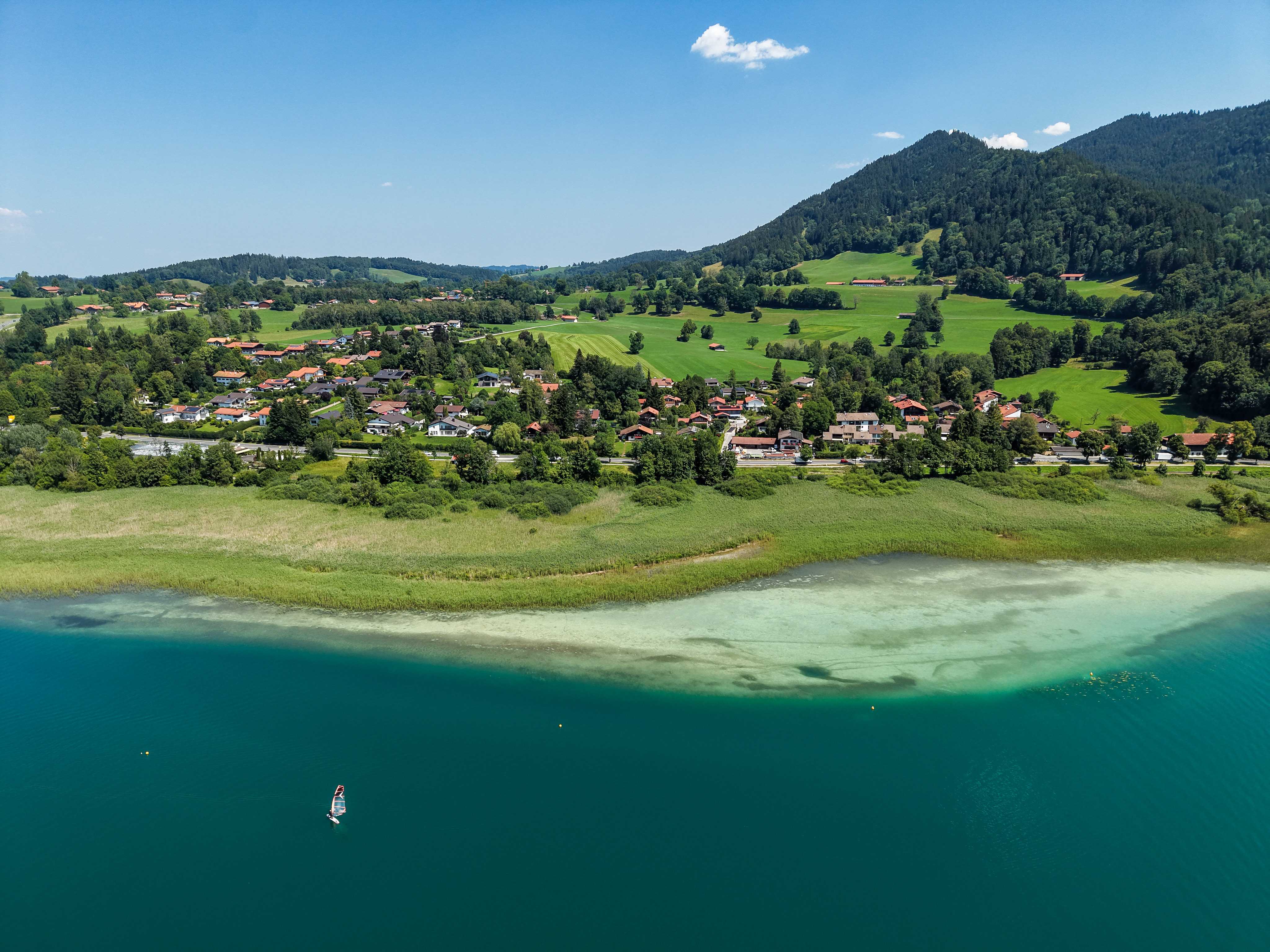 Spitzenpreis im Bieterverfahren! - Unverbaubarer Seeblick und nur 150m zum See - freistehendes Landhaus mit großem Grundstück