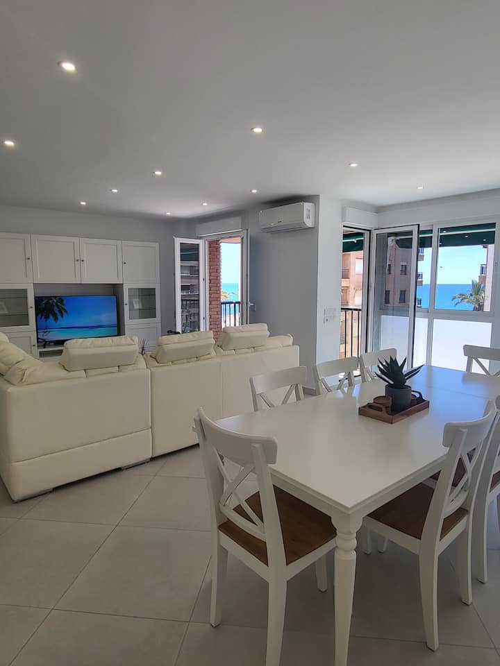 Bright apartment near Torrevieja's central beach