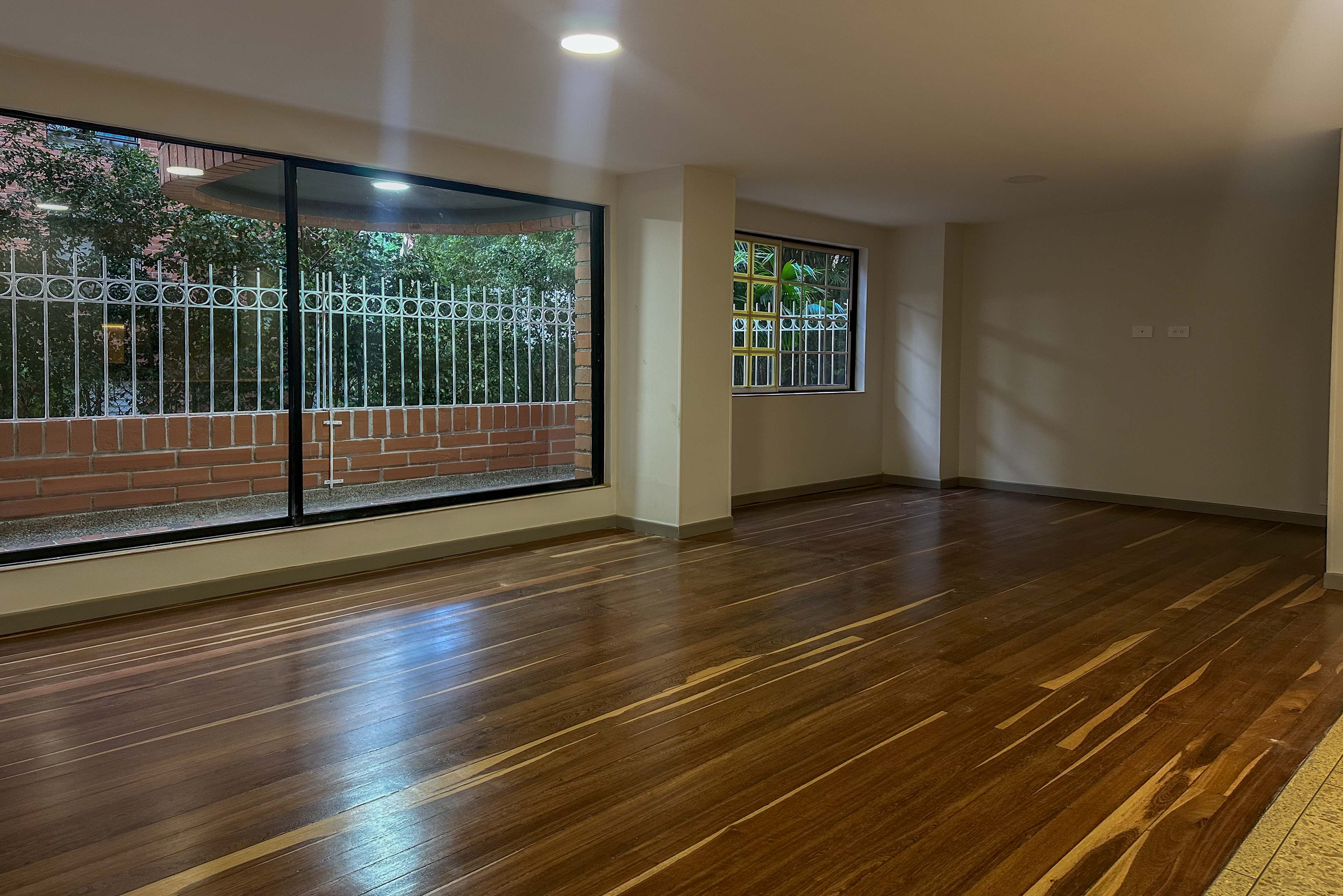 Apartamento con terraza y clubhouse para arriendo en Milla de Oro, El Poblado