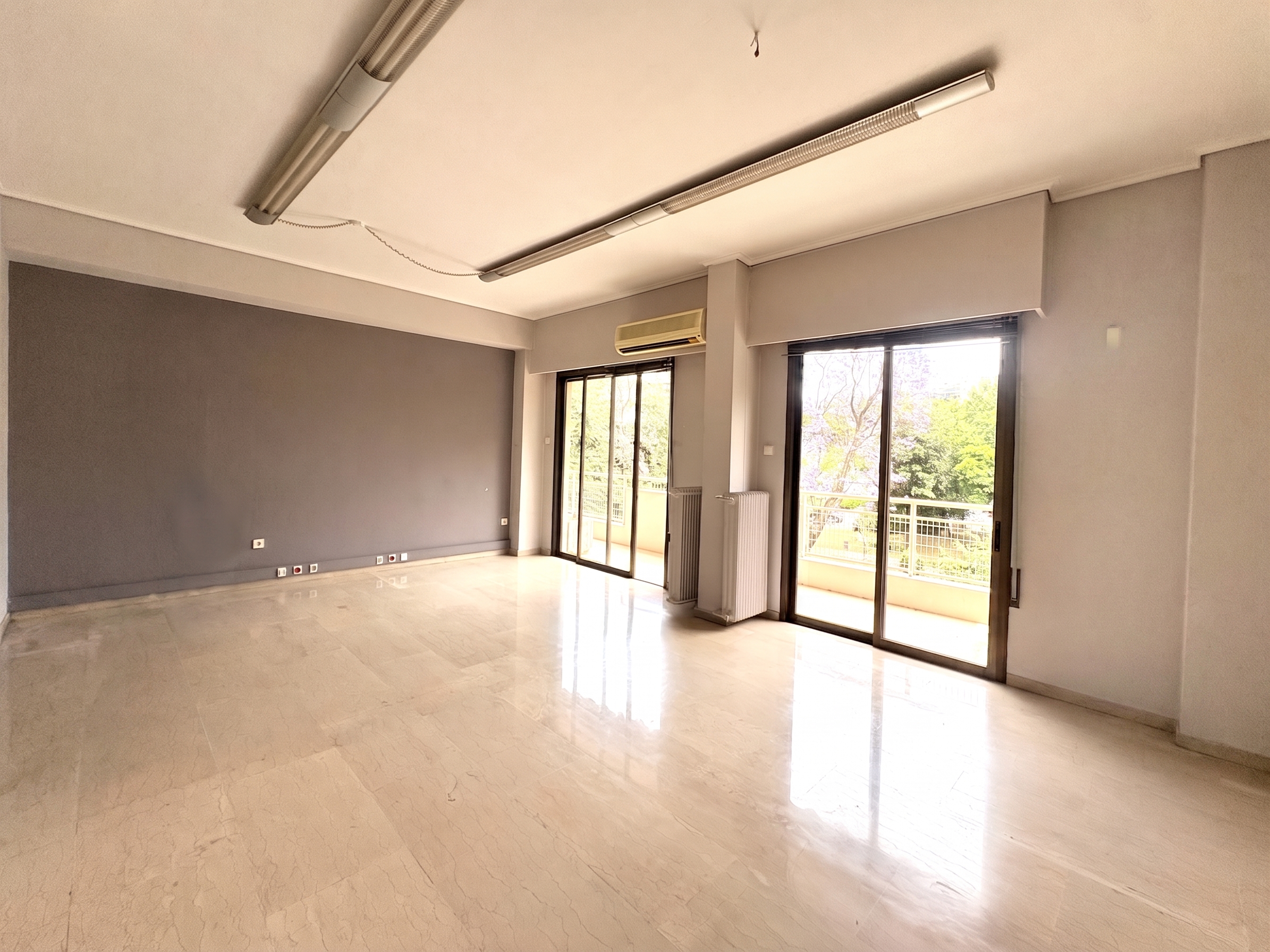 Bright flat for professional use at Caravel Square