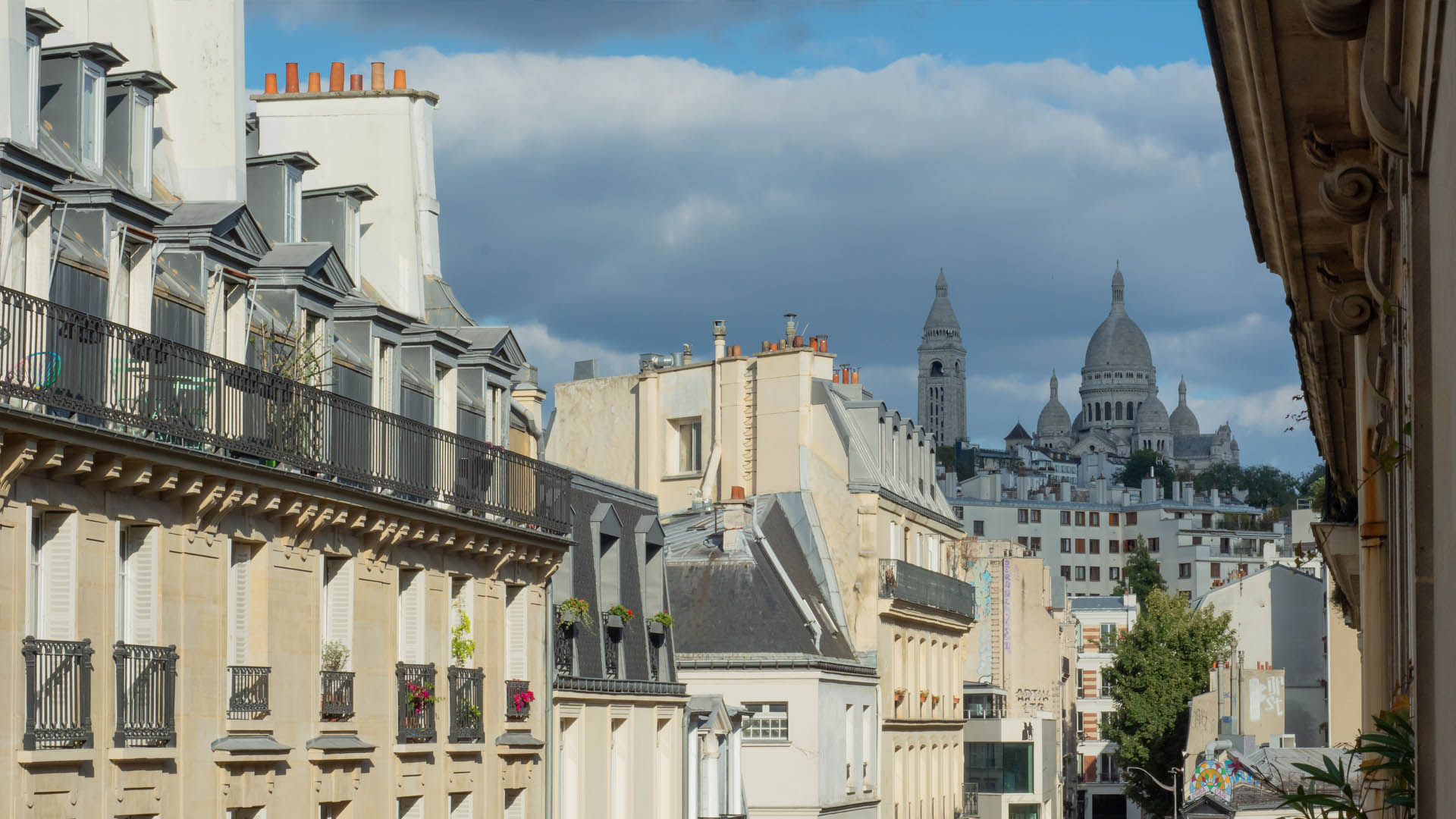 Paris 9th – Exceptional high-floor apartment renovated by an architect