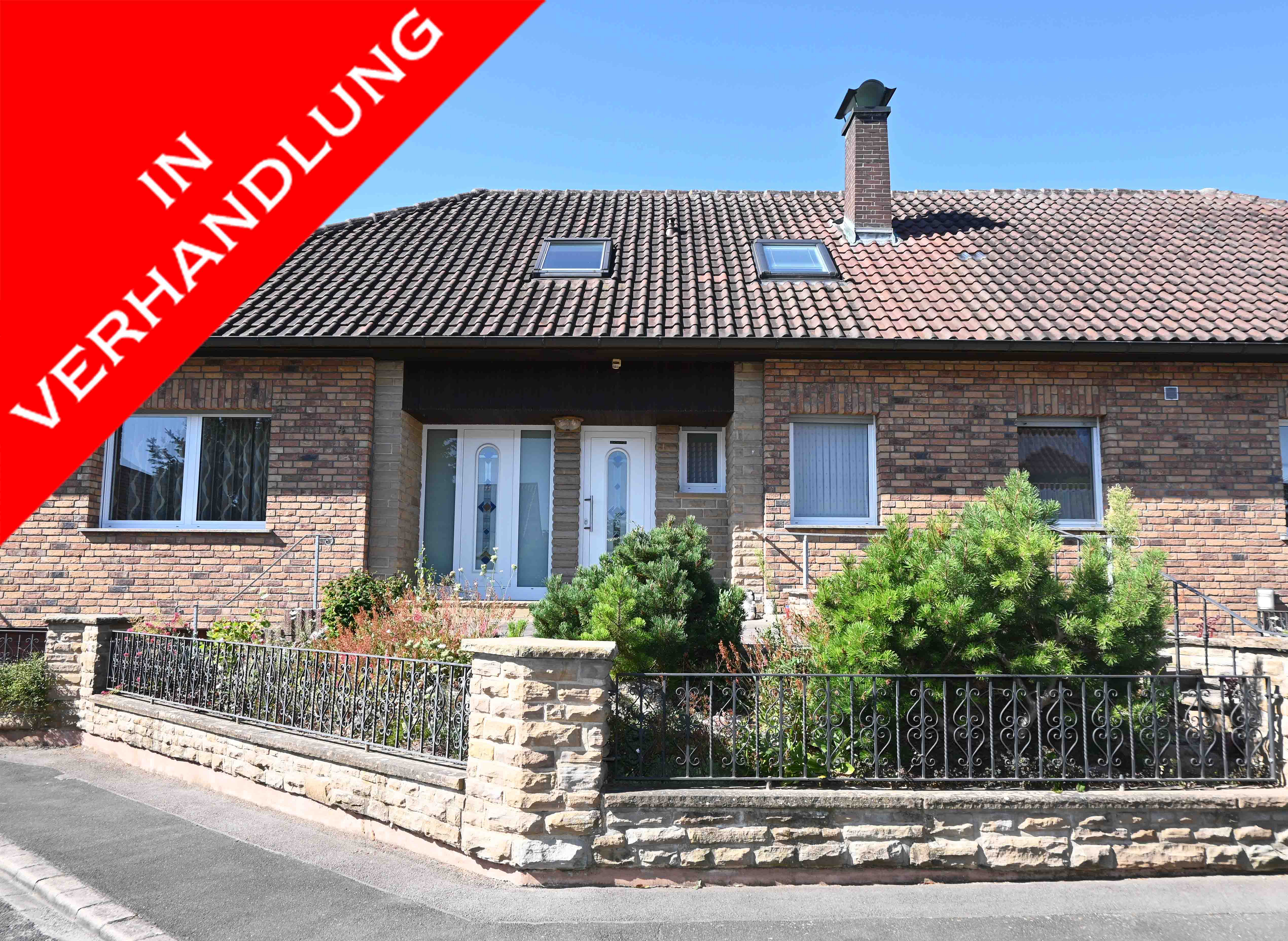 IN VERHANDLUNG! Großzügiges Familienhaus mit ausreichend Platz (Einliegerwohnung)