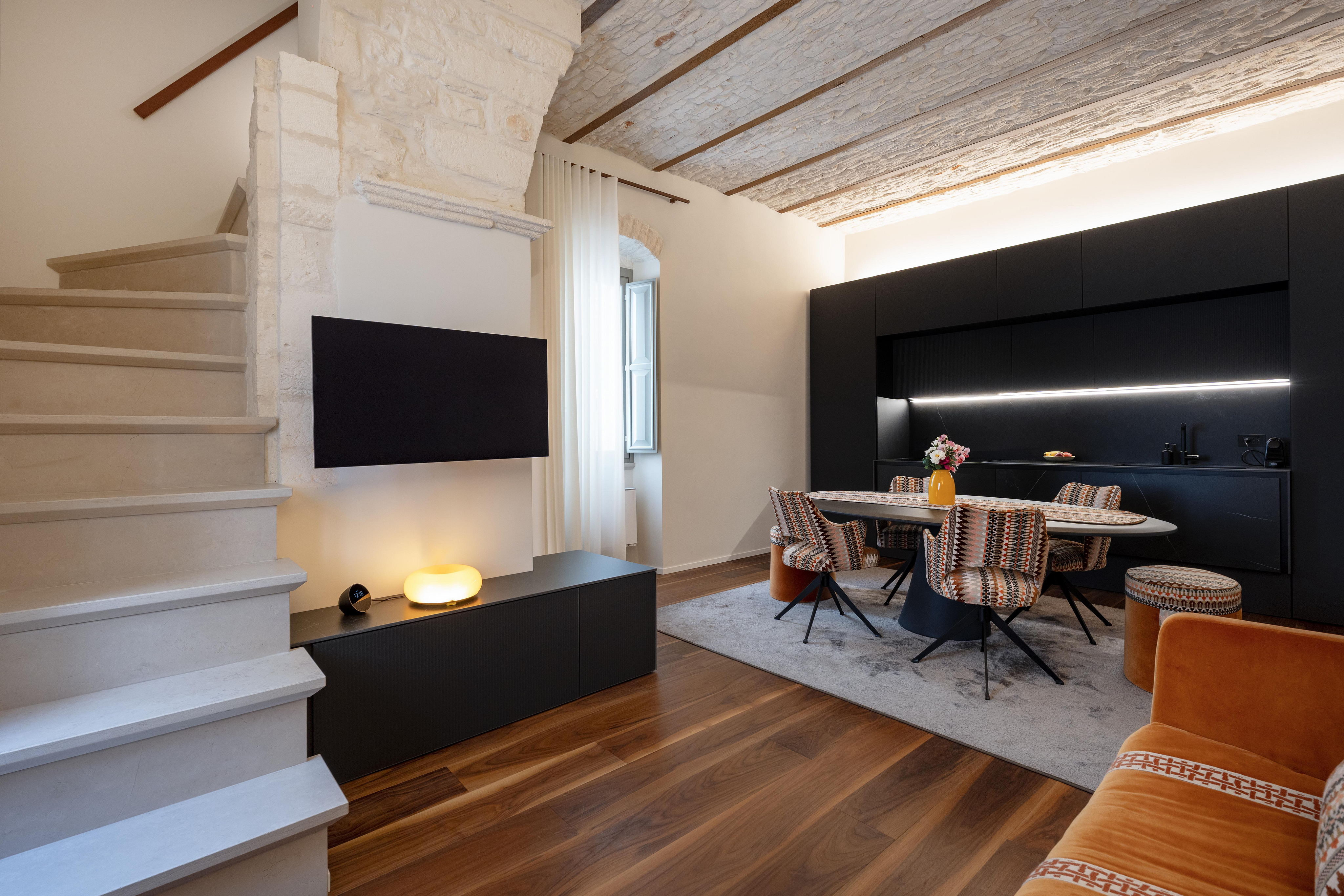 Renovated residence with terrace in the historic center