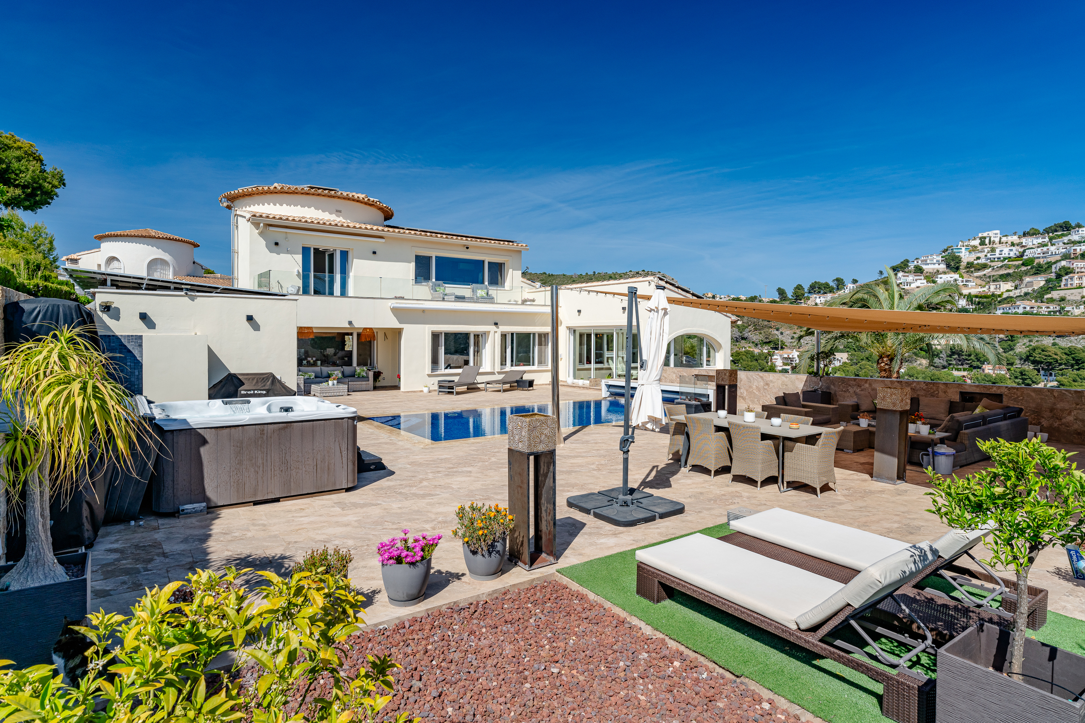 Modernisierte Villa mit Meerblick in El Portet