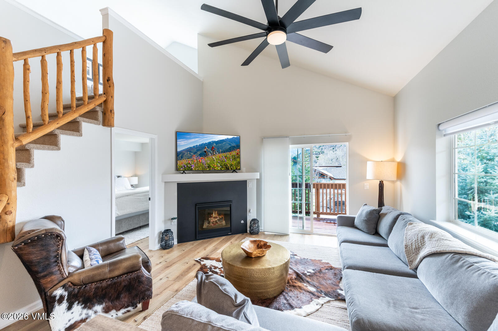 Top Floor, Corner Residence in Popular Edwards