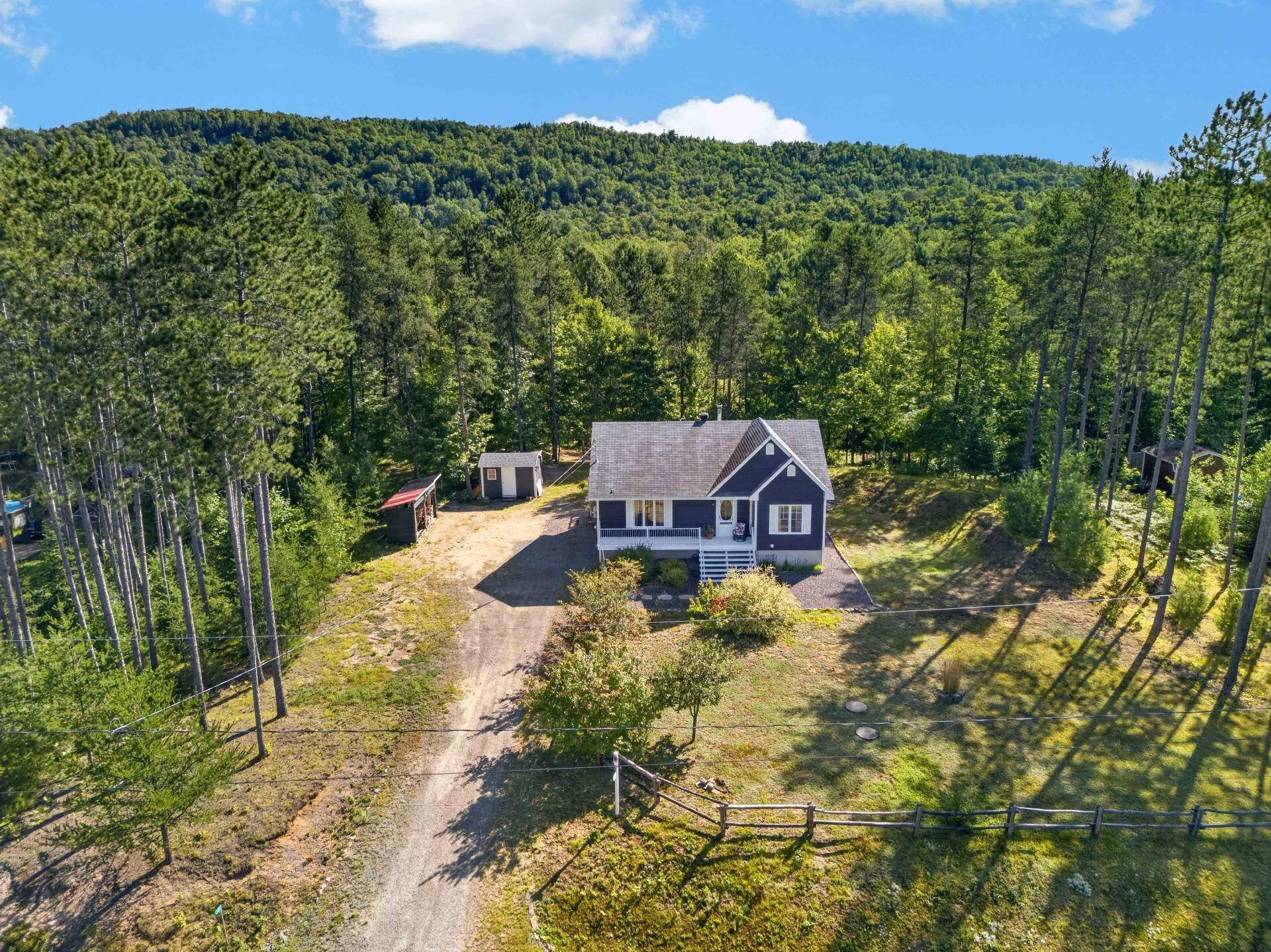 Ideally situated along the P'tit Train du Nord, in Labelle