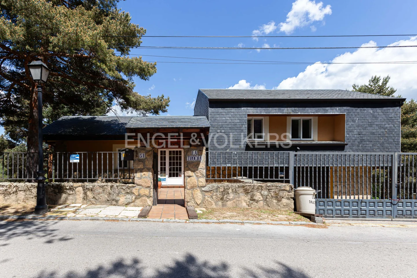 Beautiful family house in  Reajo del Roble