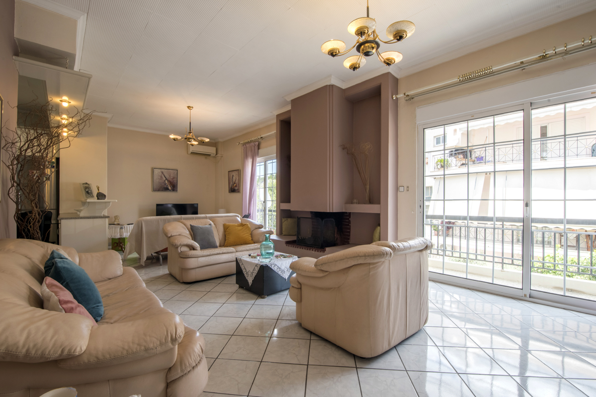 Bright & airy 107 sq.m. whole-floor apartment in Neos Kosmos