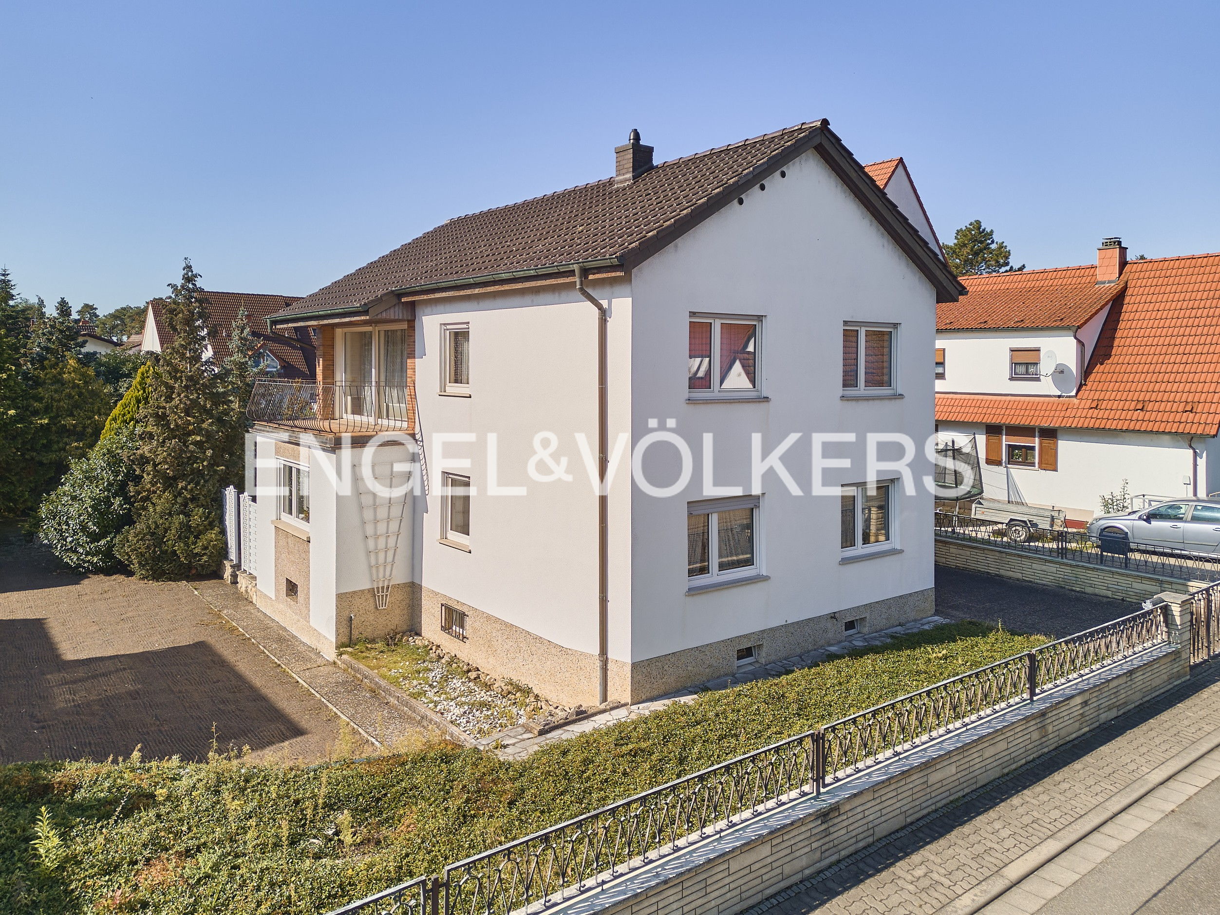 EFH auf großem Grundstück mit uneinsehbarem Garten und vielseitigen Nutzungsmöglichkeiten!