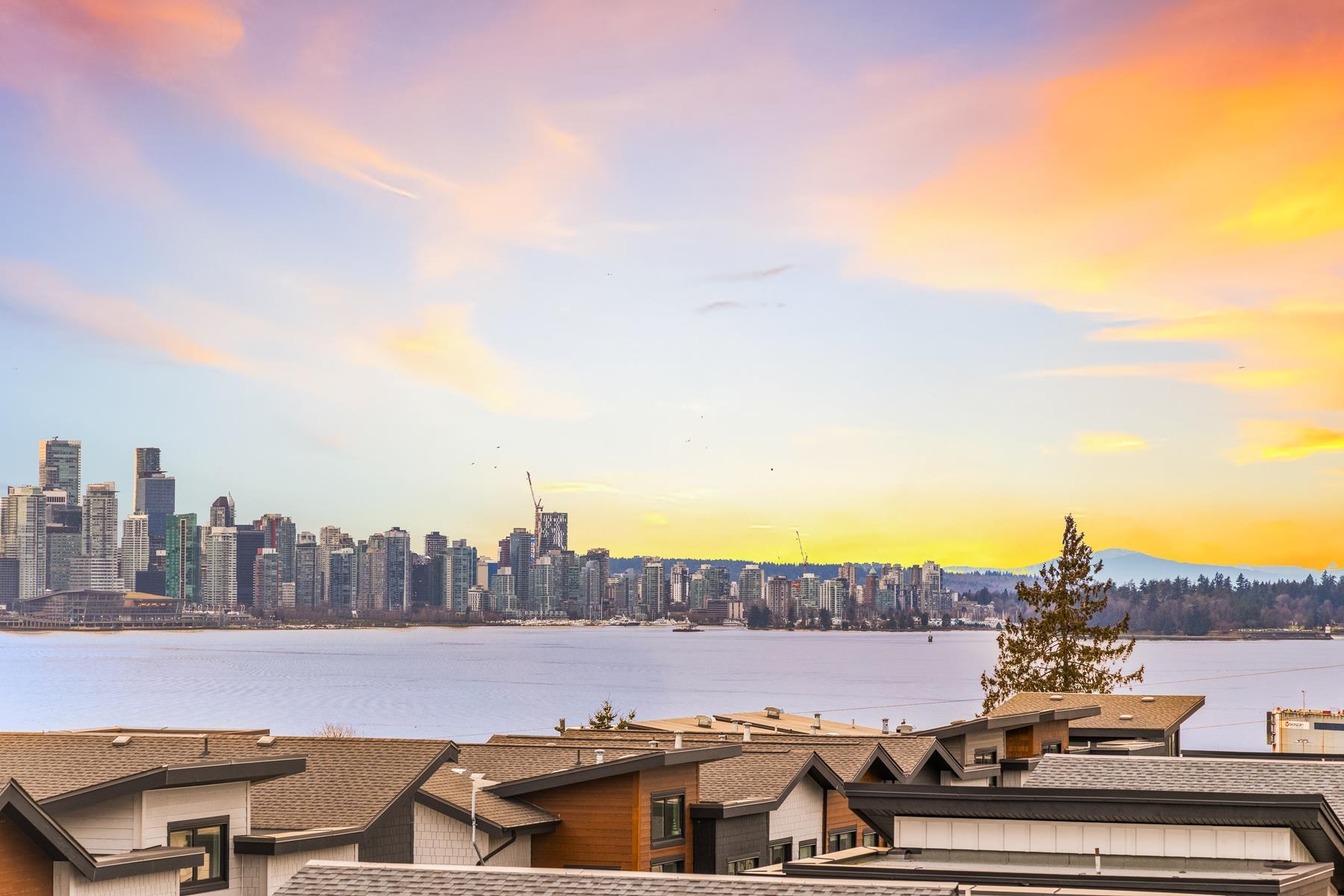 Rooftop Oasis with 360° Ocean, City & Mountain Views