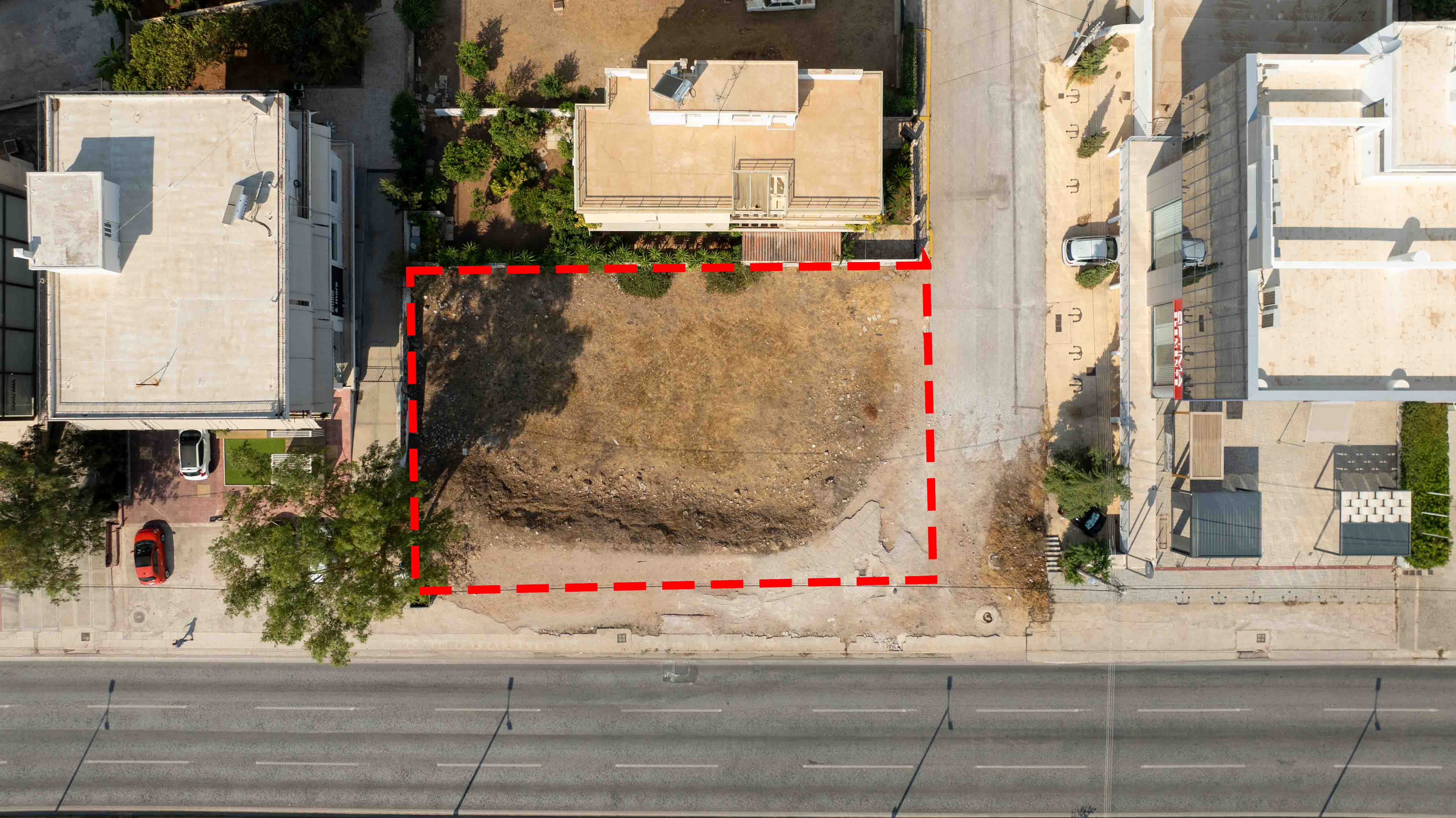 Prime investment plot in Voula: Ideal for commercial and residential development