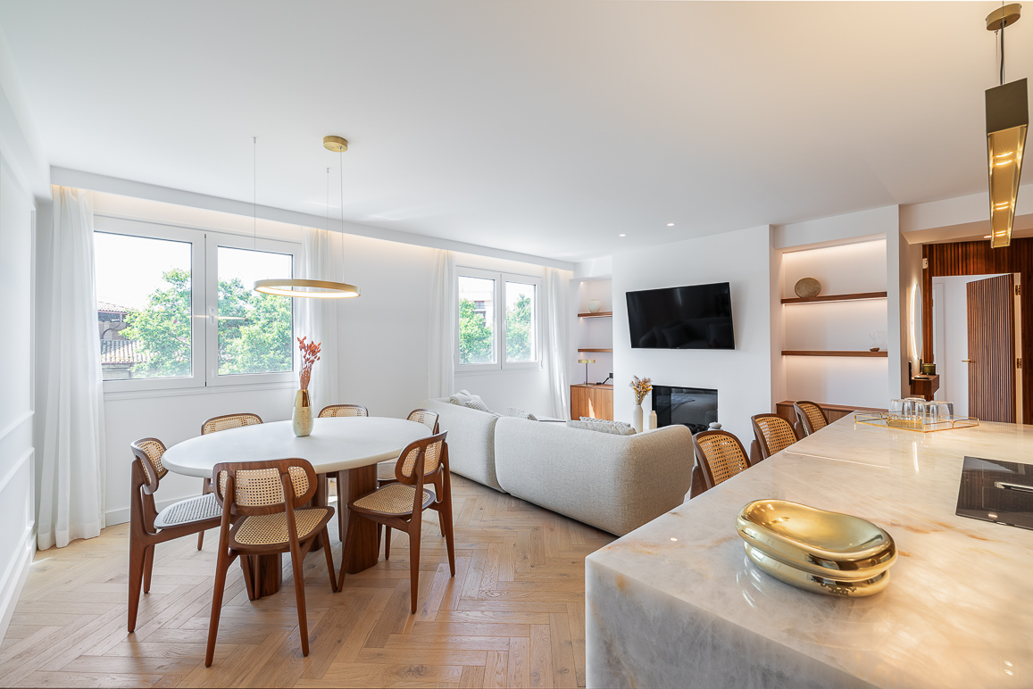 Luxurious designer apartment with exclusive amenities and a very high level of living comfort