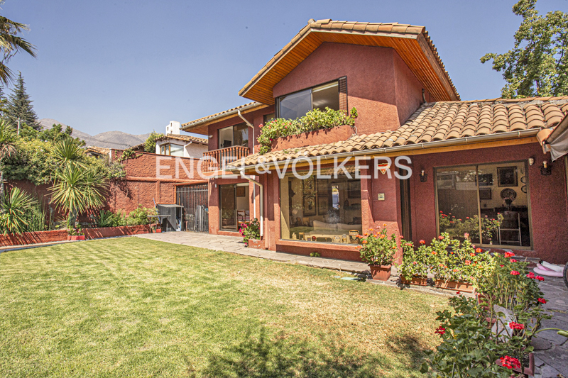 Casa en Venta San Carlos de Apoquindo/ Calle tranquila