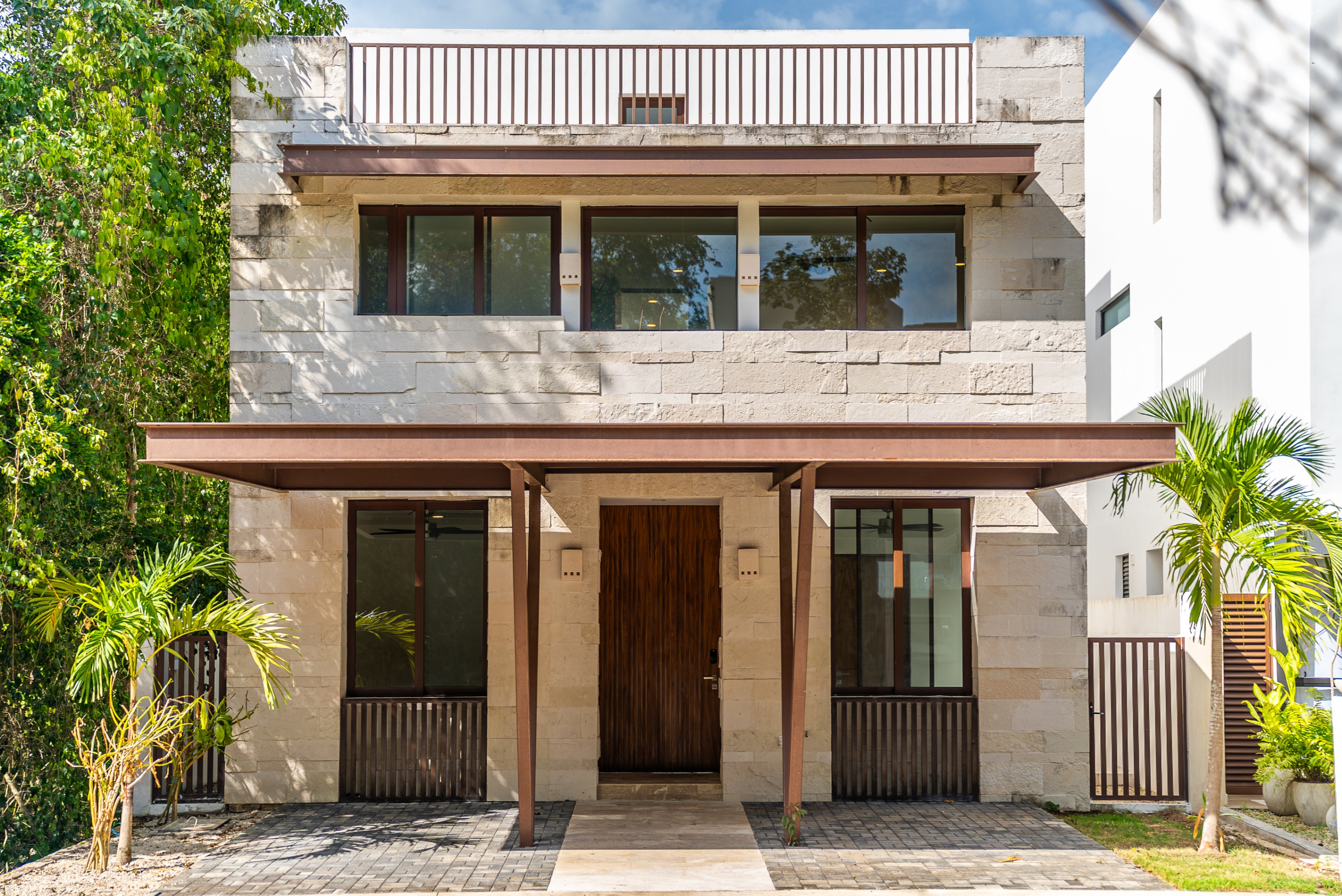 BRAND NEW HOME FOR SALE IN SENDEROS DE MAYAKOBA