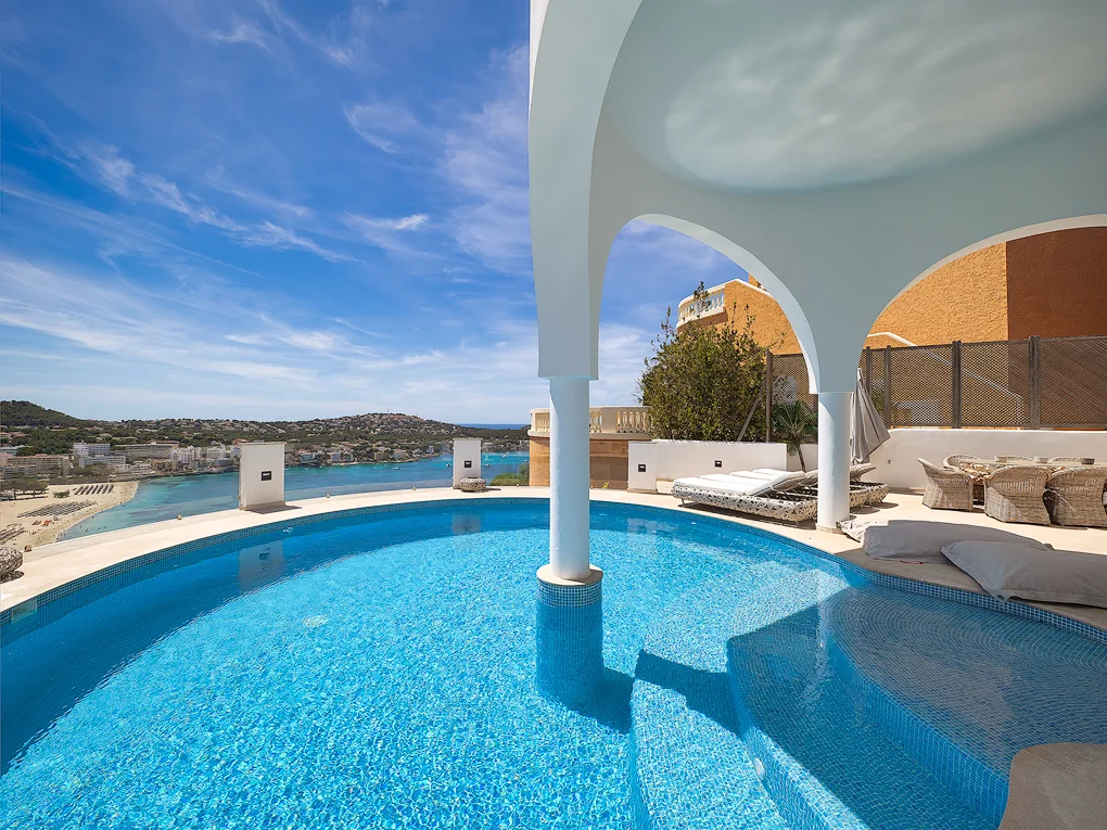 Moderne Villa mit spektakulärem Meerblick