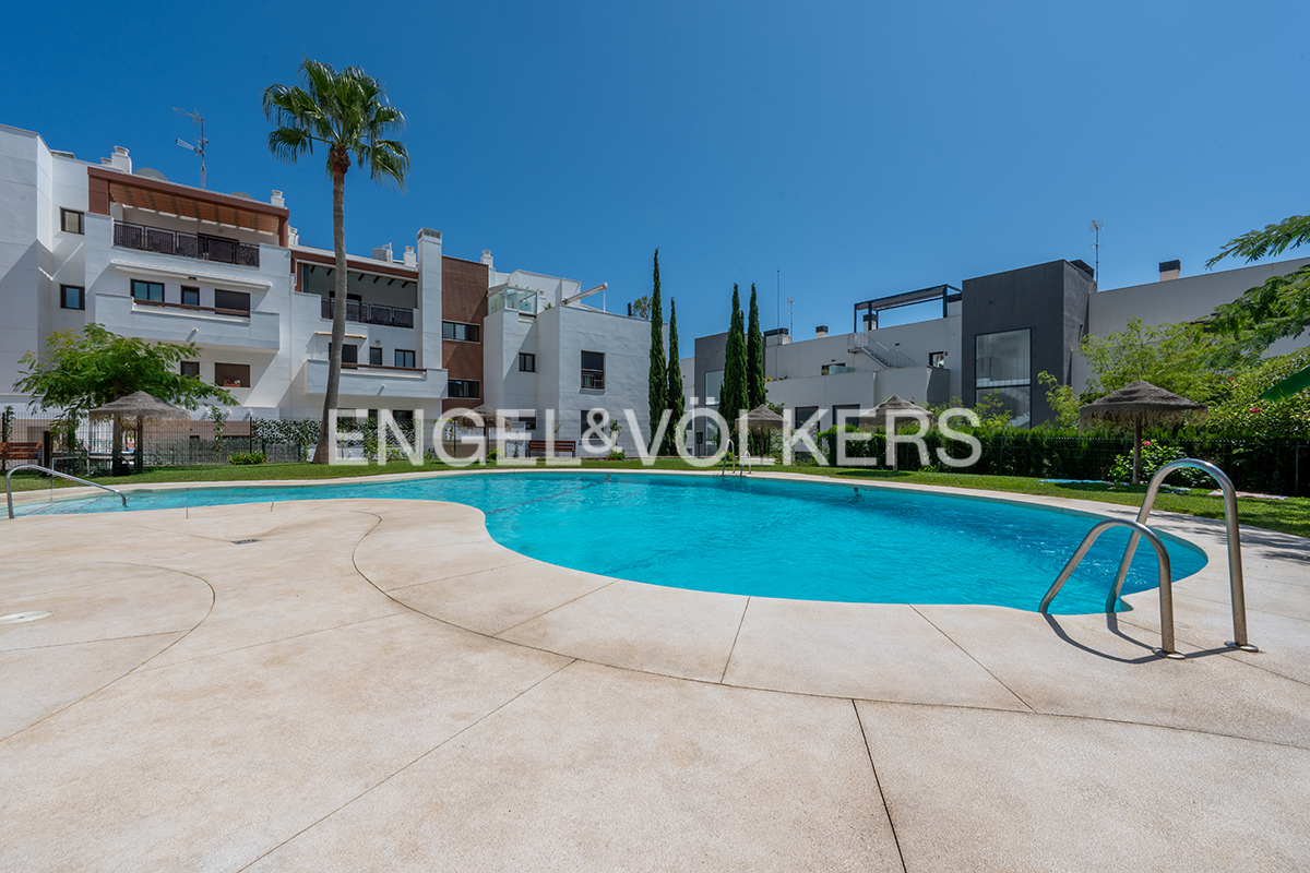 Hervorragende 2-Zimmer-Wohnung mit geräumigem Spielzimmer oder Arbeitszimmer, Garage und Abstellraum in La Cala de Mijas