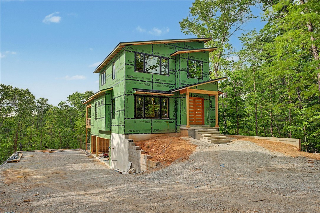 Stunning Trailside New Construction in Bella Vista