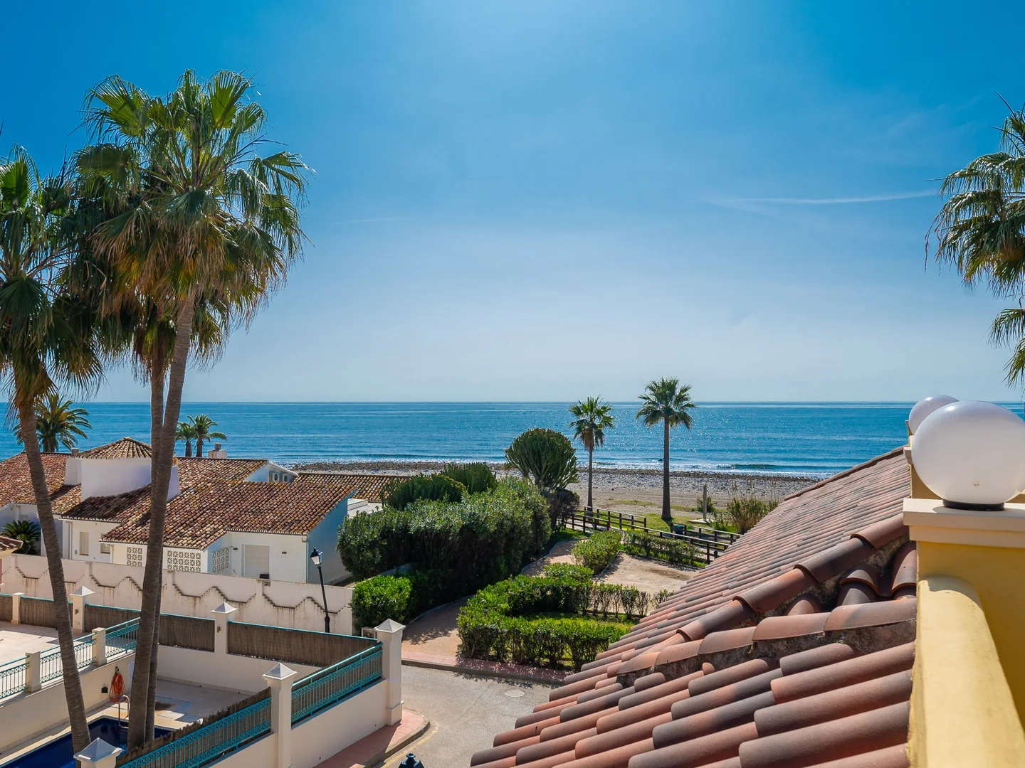 Villa exclusiva en Puerto Banus a pasos de la playa con vistas al mar