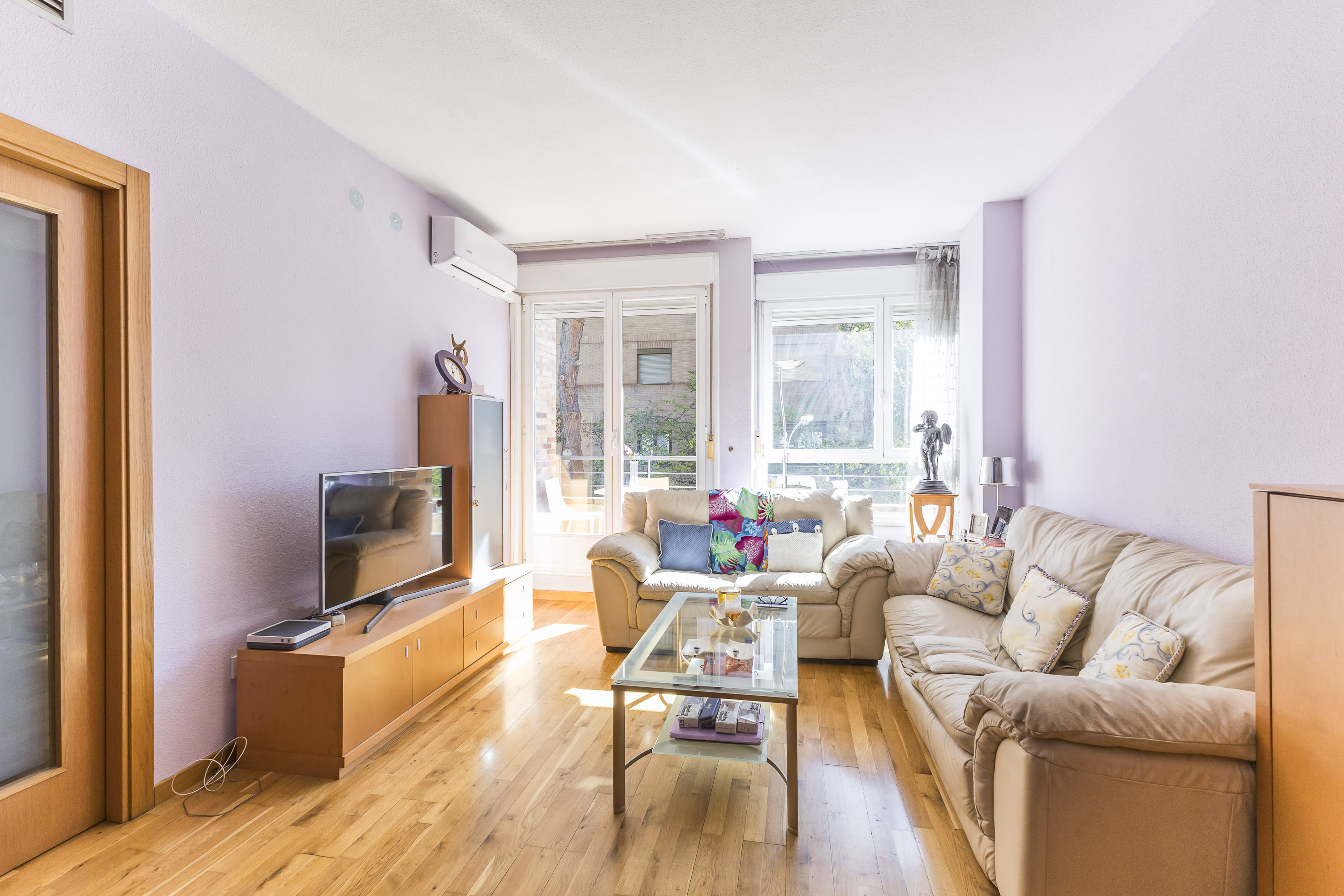 Spacious flat with terrace and pool in Arturo Soria