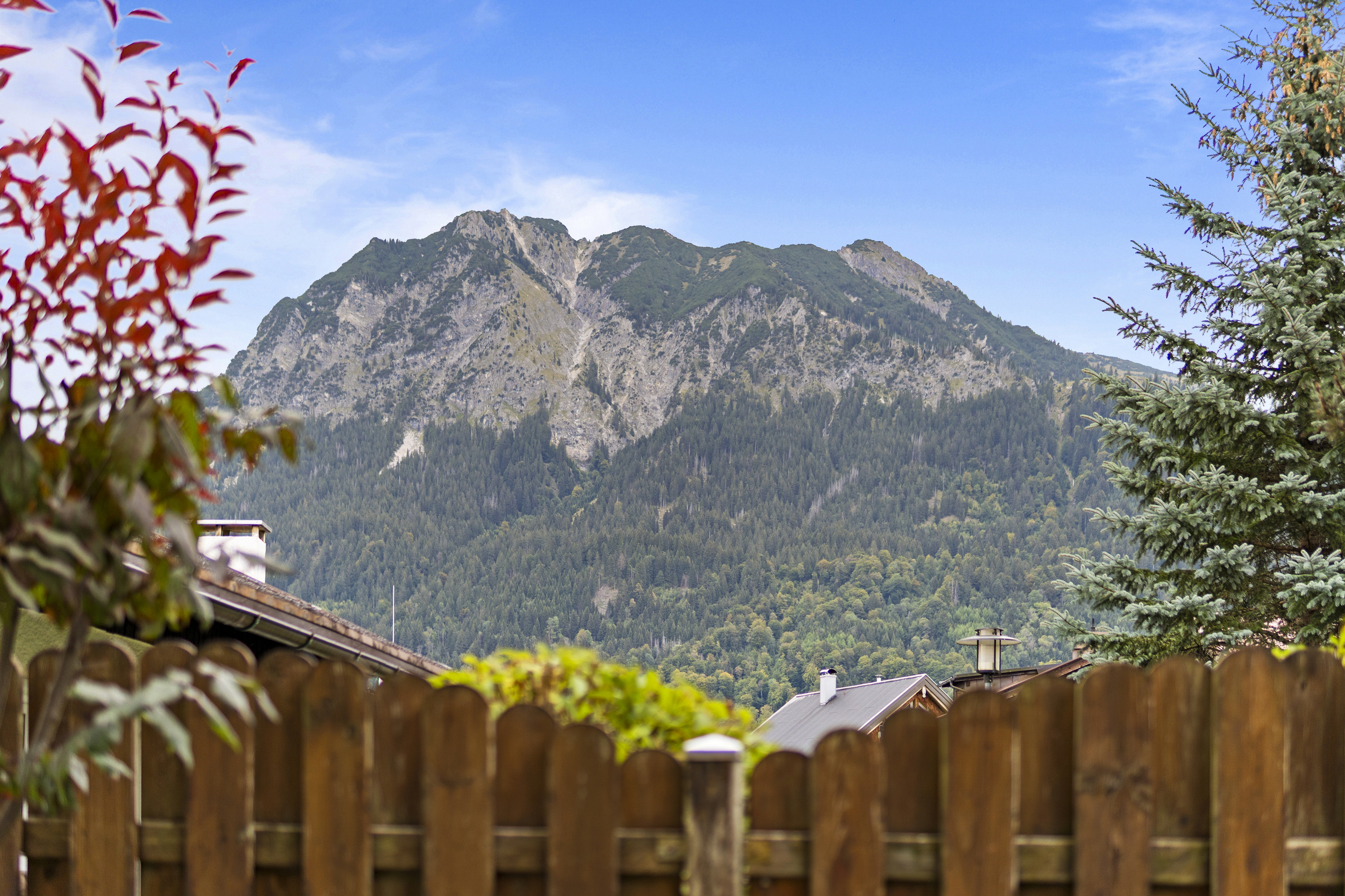 Ein Zuhause zum Verlieben: Exklusive Gartenwohnung mit Alpenblick im Herzen Oberstdorfs