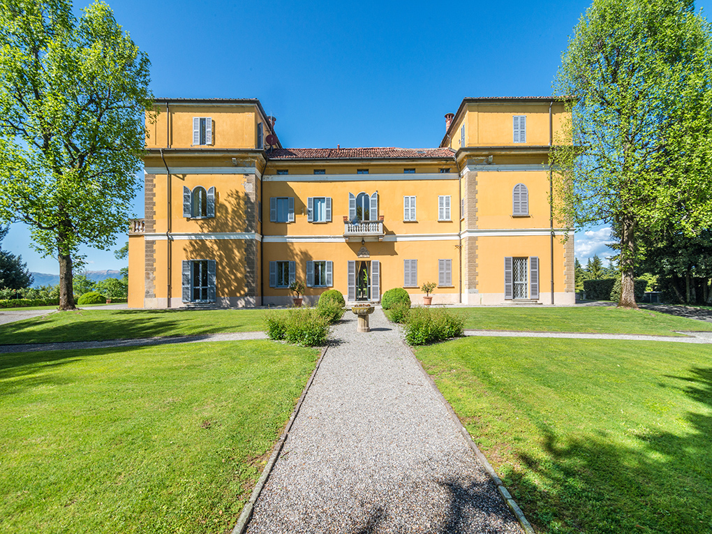 Charming Apartment in villa, surrounded by greenery