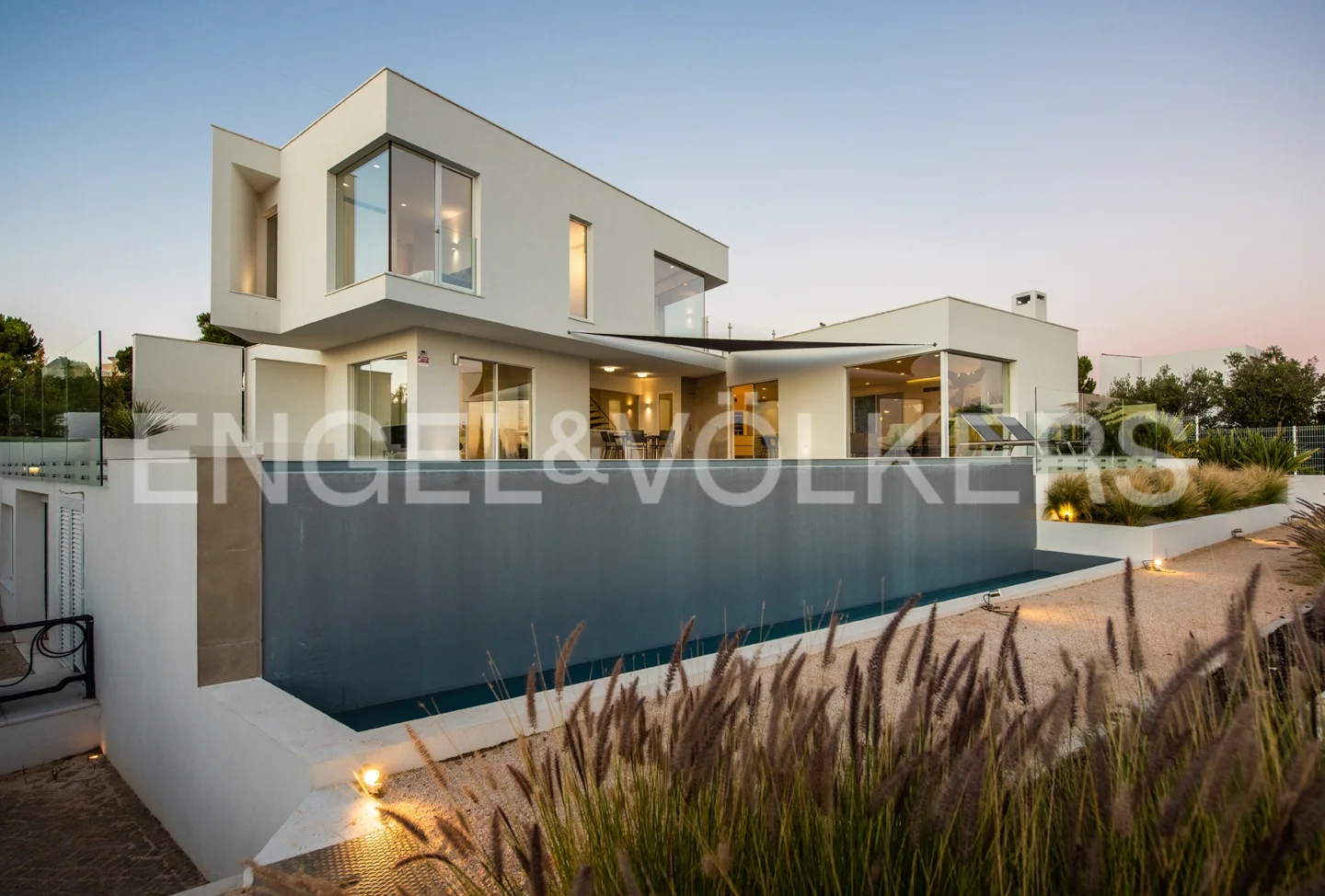 Luxury contemporary 4-bedroom villa