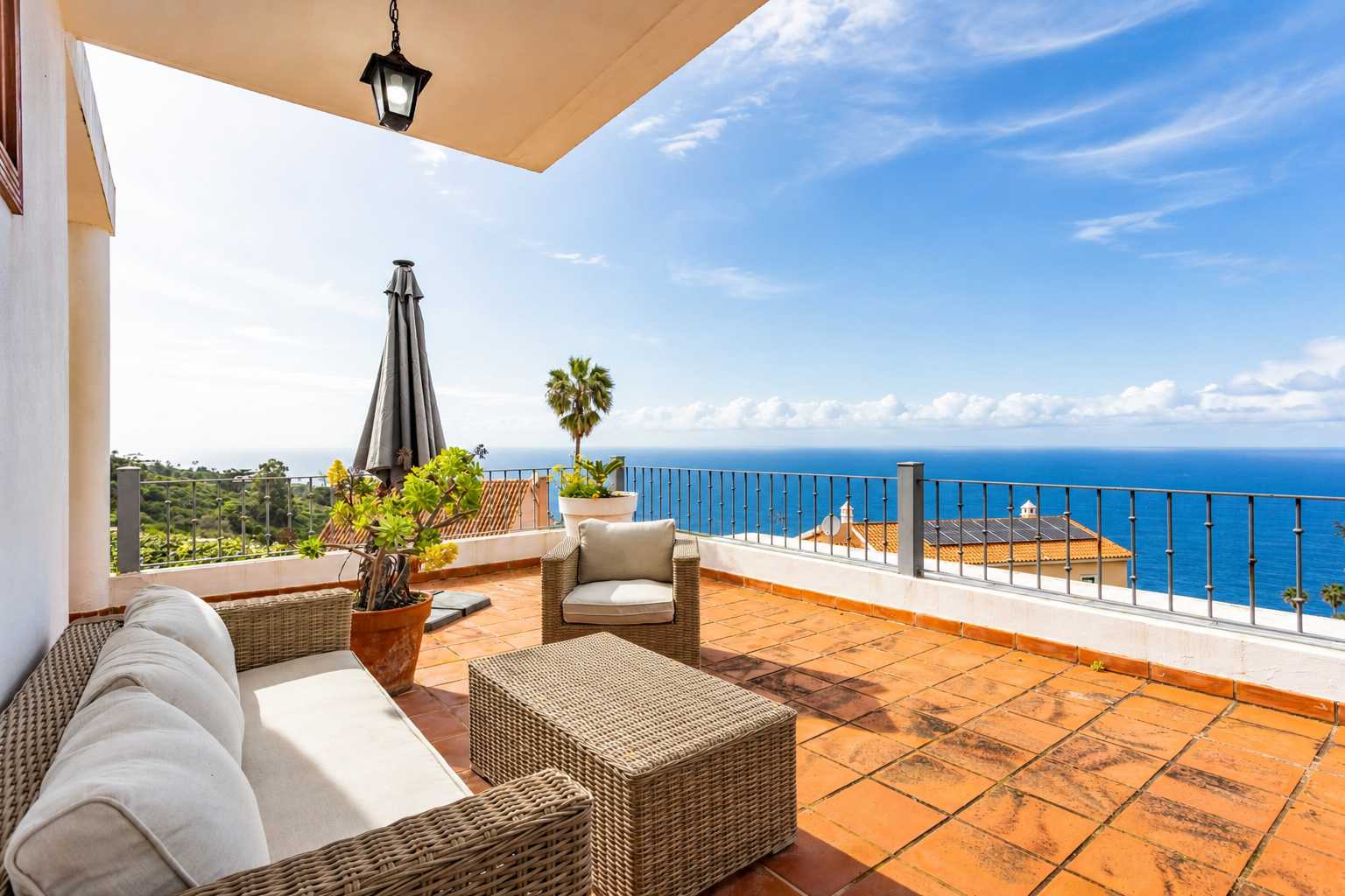 Exclusive villa with Atlantic view and heated pool in El Sauzal